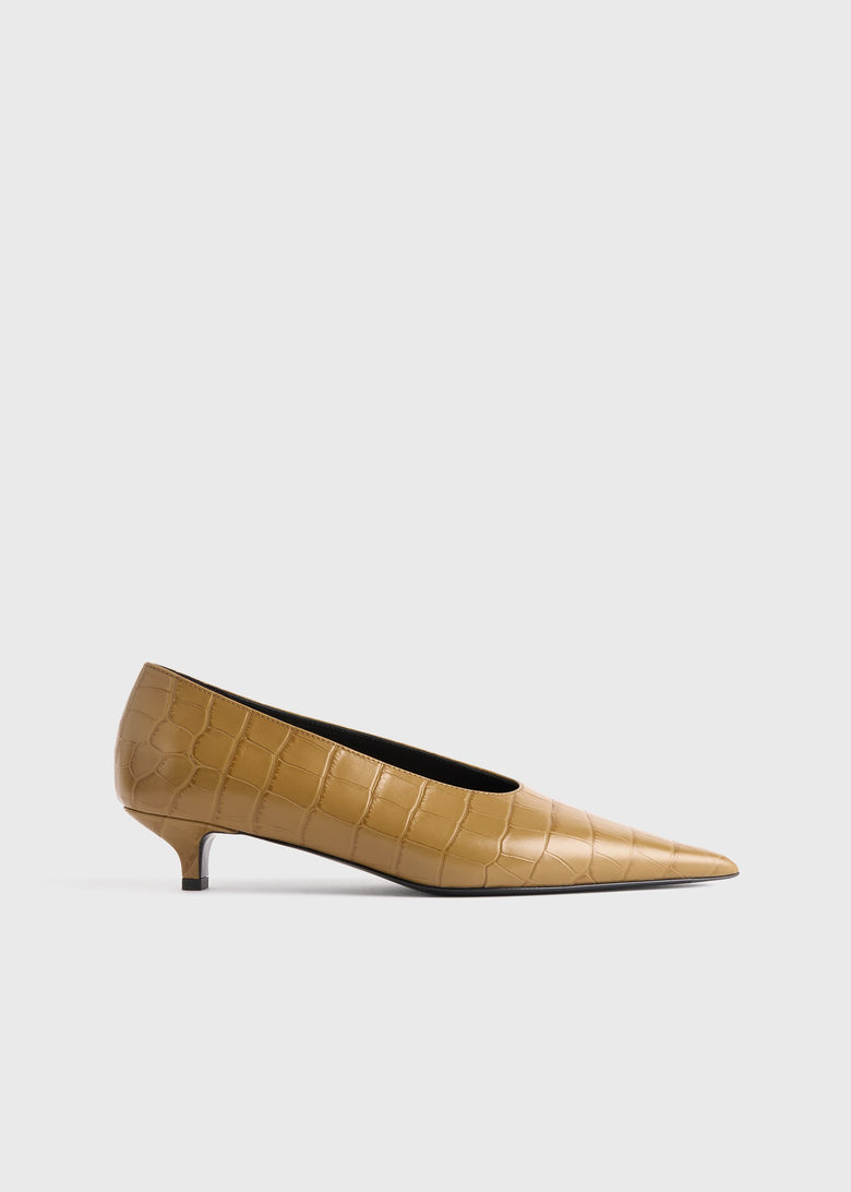 Sharp croco-embossed kitten pumps biscuit