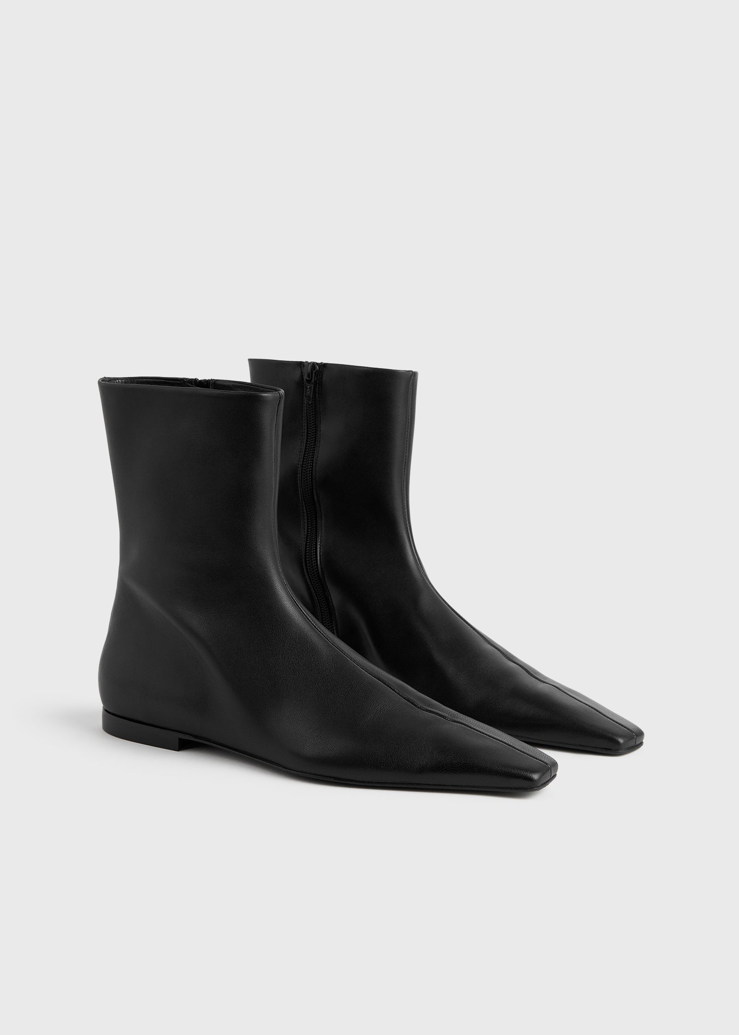 Zipped leather chelsea boots black – TOTEME