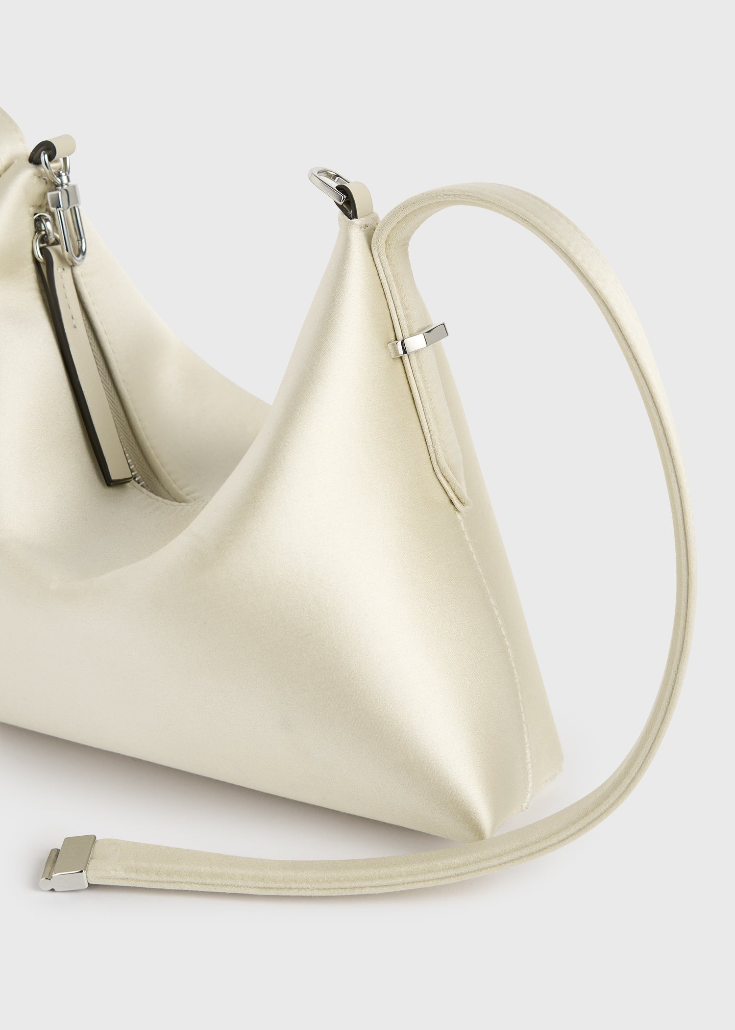 Bevel satin wristlet ecru