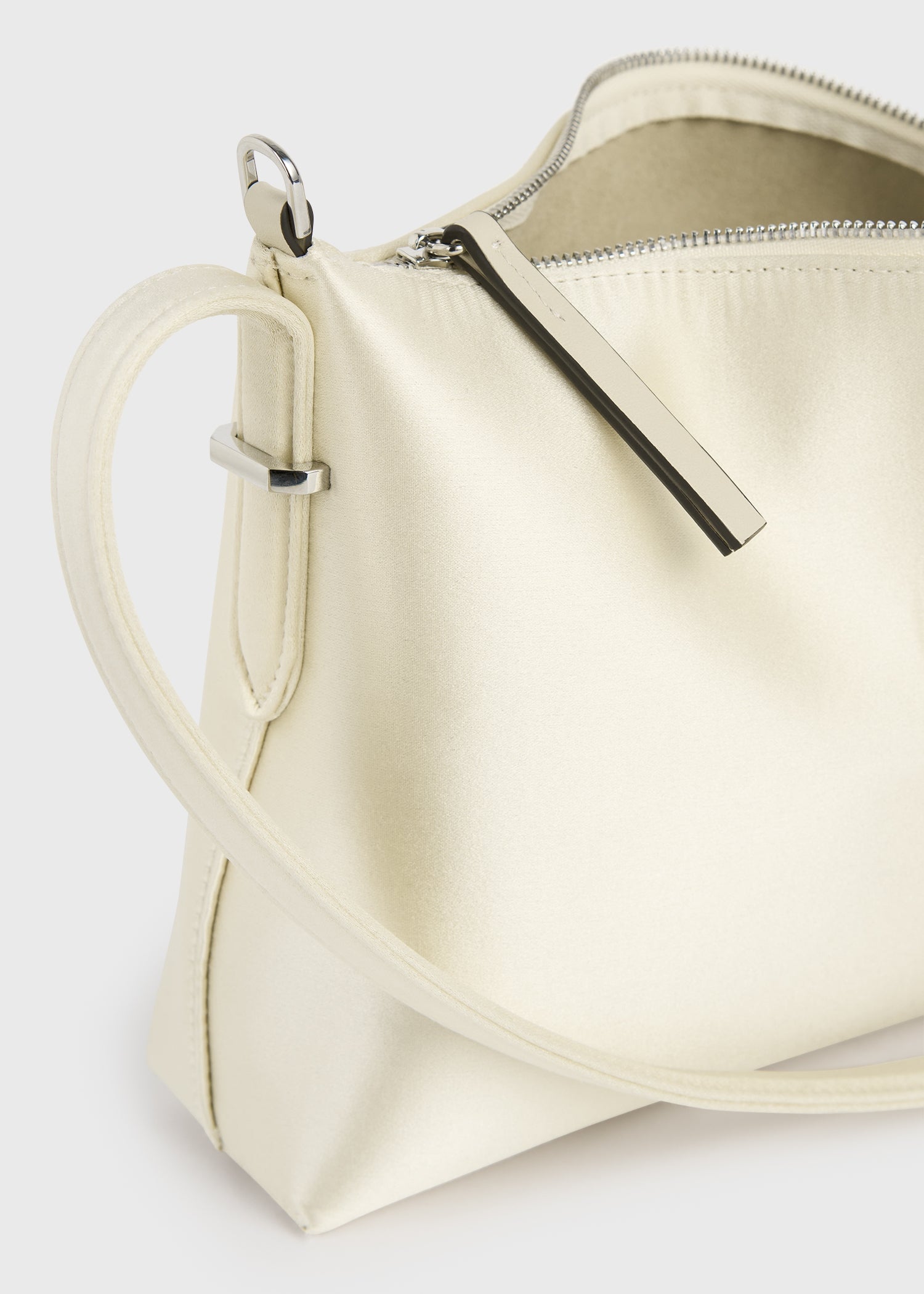 Bevel satin wristlet ecru