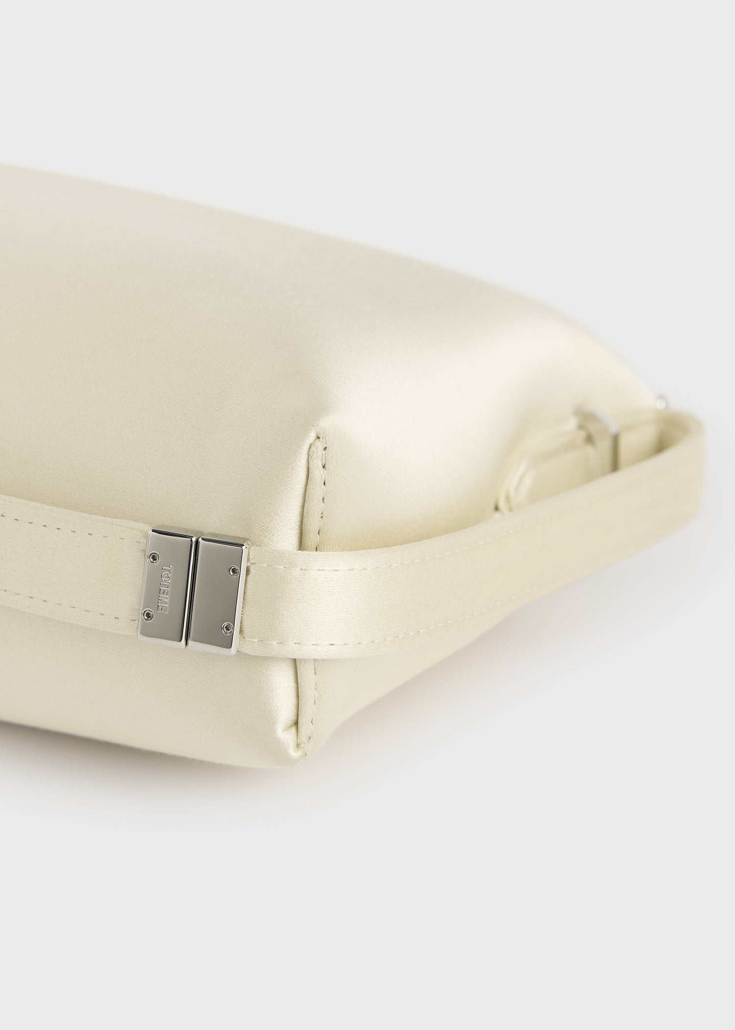 Bevel satin wristlet ecru