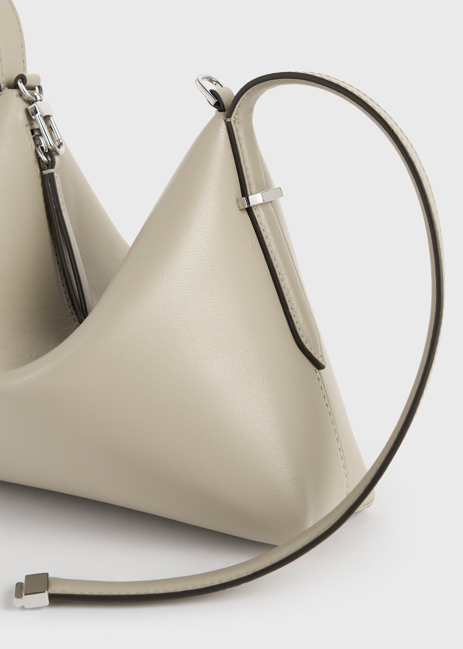 Bevel leather wristlet fawn