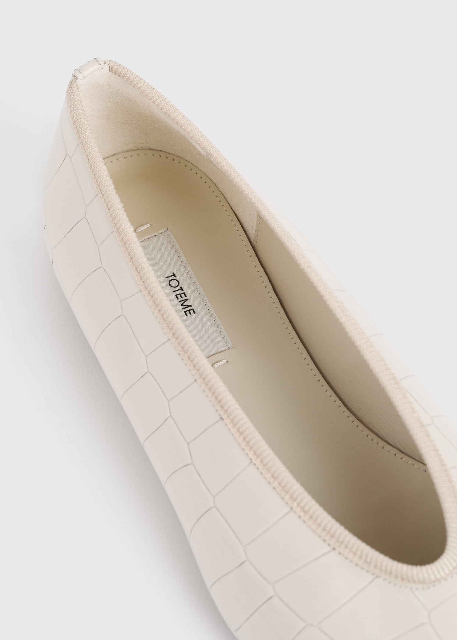 Minimalist croco-embossed ballerinas oyster