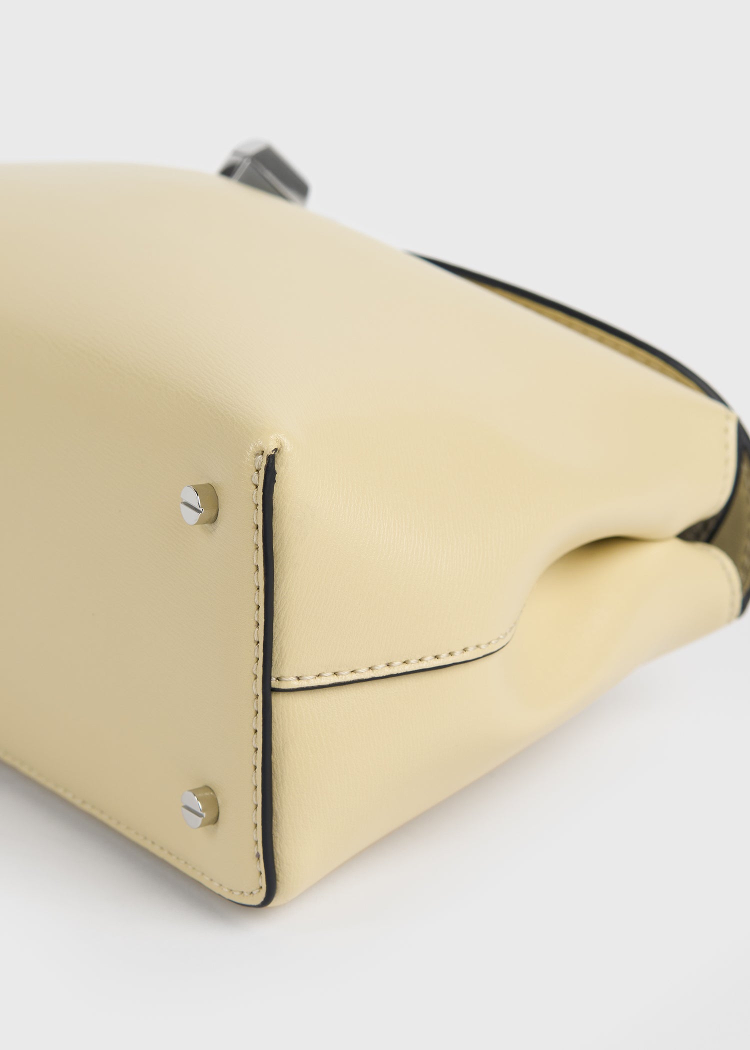 T-lock leather clutch champagne