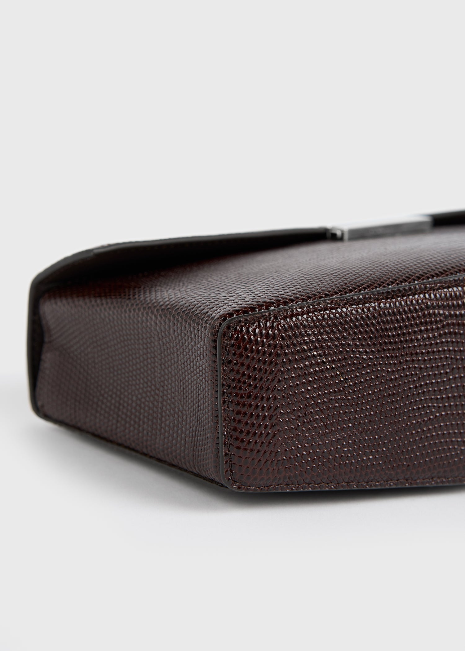 Clip lizard-embossed clutch brown