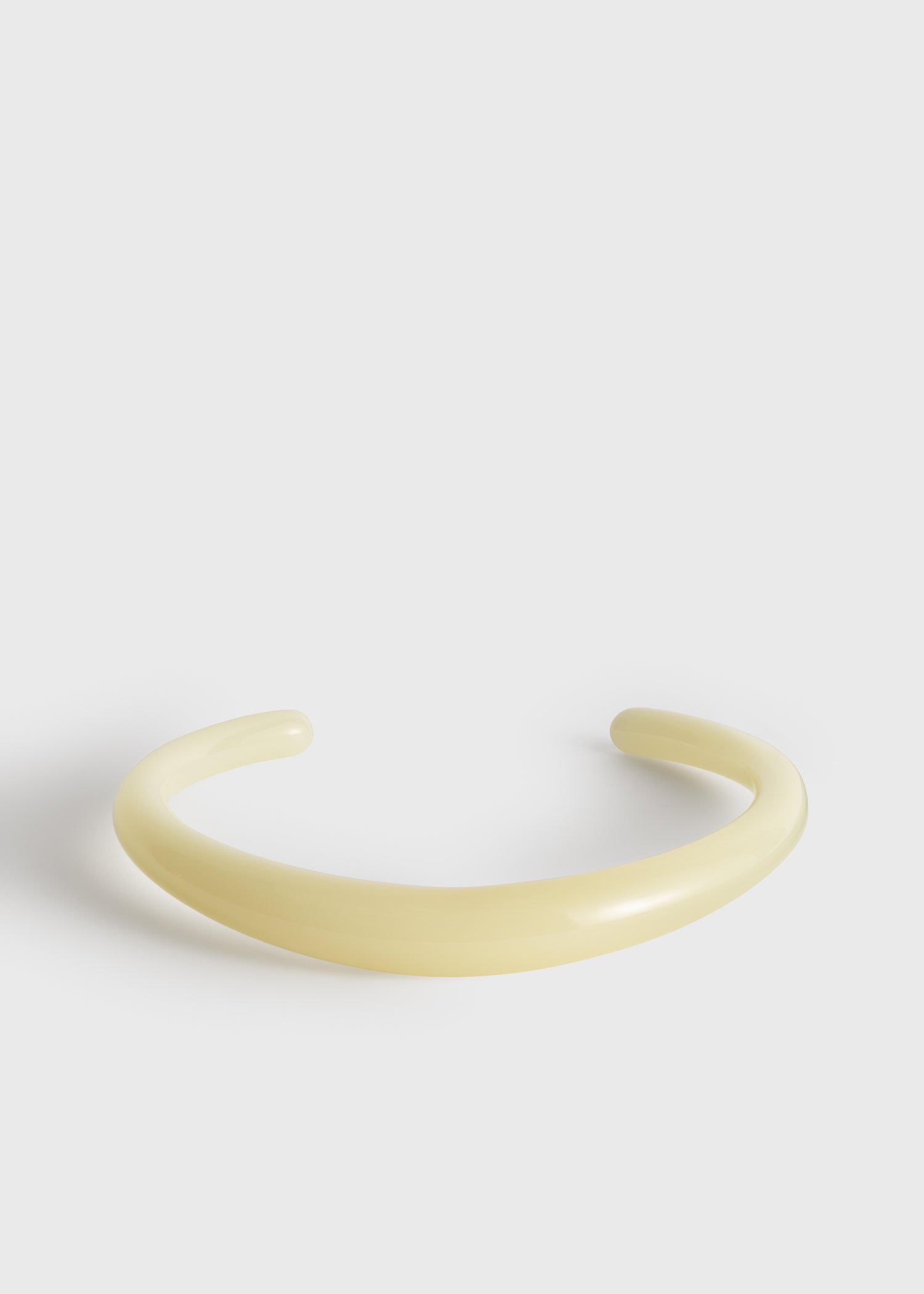 Sculpted collar buttercup