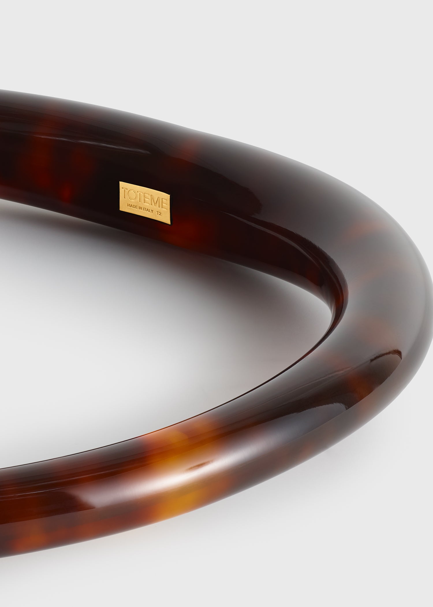 Sculpted collar bonfire