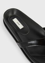 Contoured naplack flip flops black