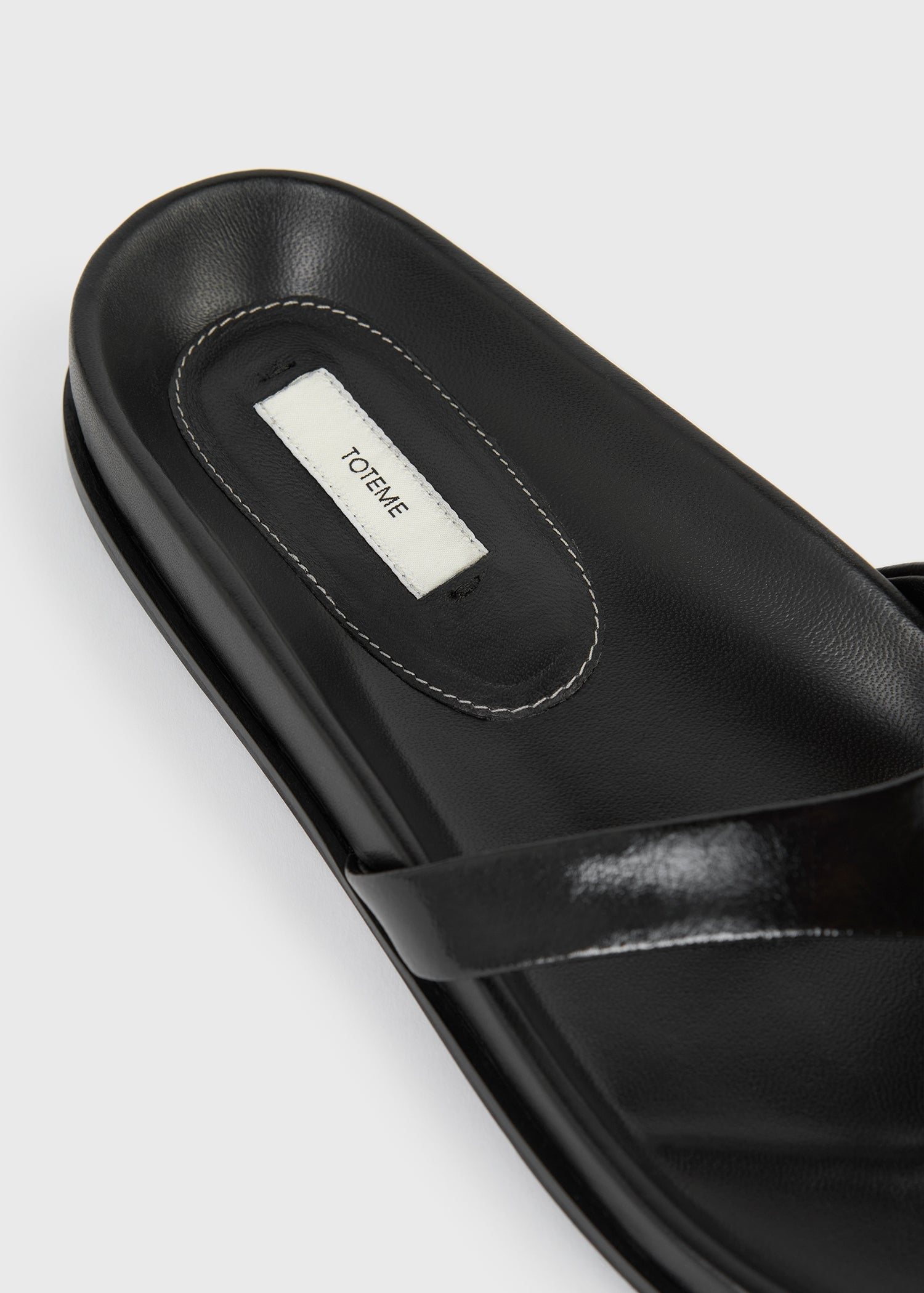 Contoured naplack flip flops black