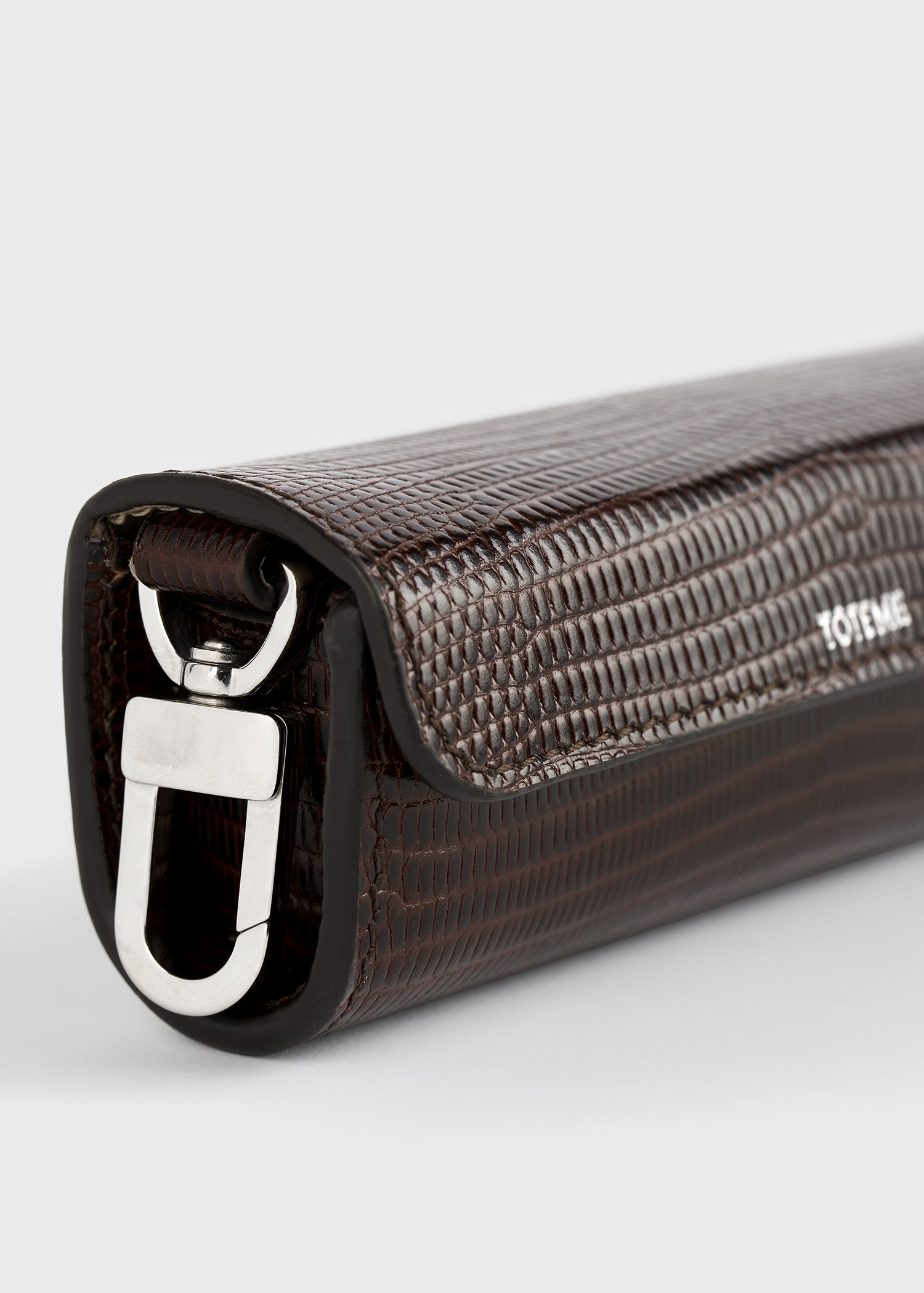 Lizard-embossed lipstick case brown
