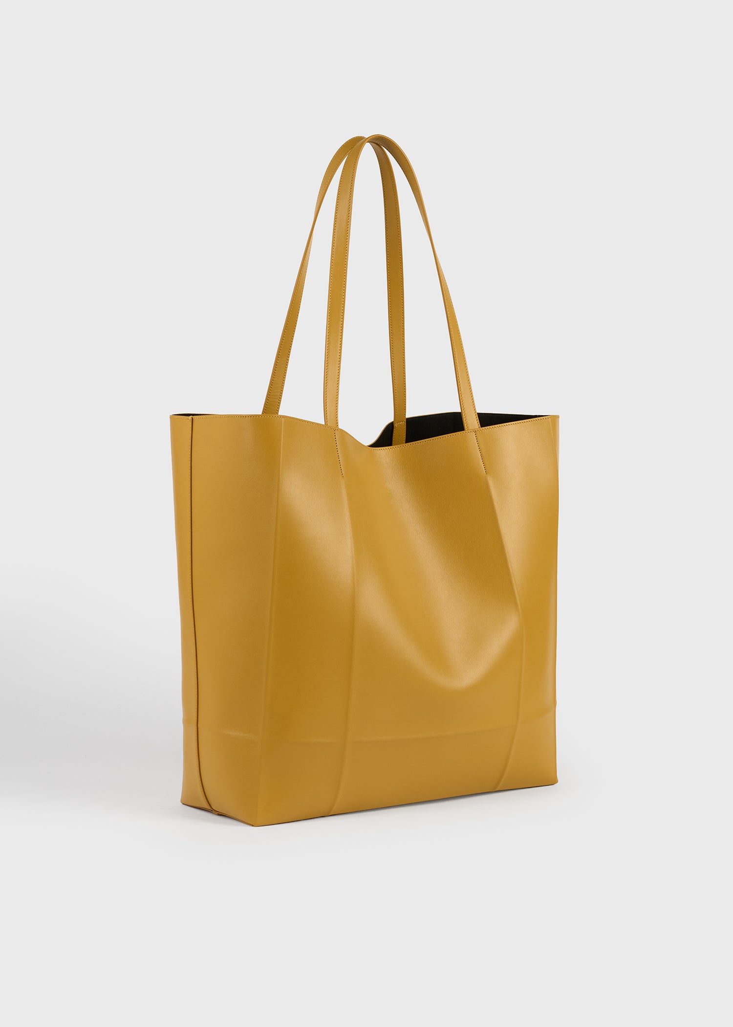 Roam leather tote manuka