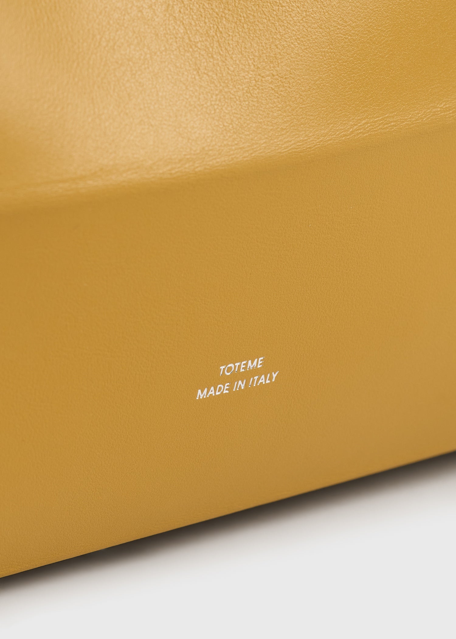Roam leather tote manuka