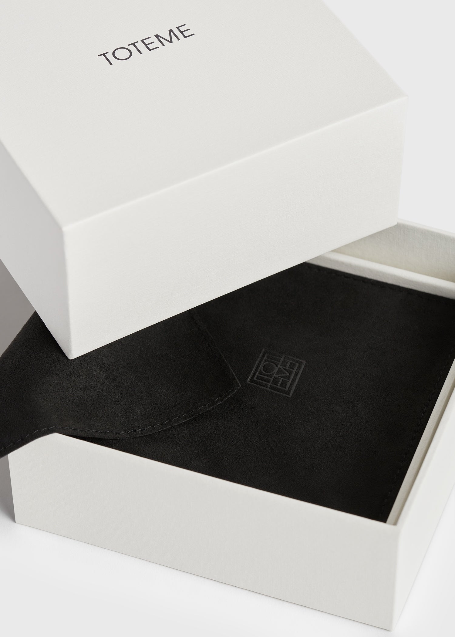 Jasper studs black/off white