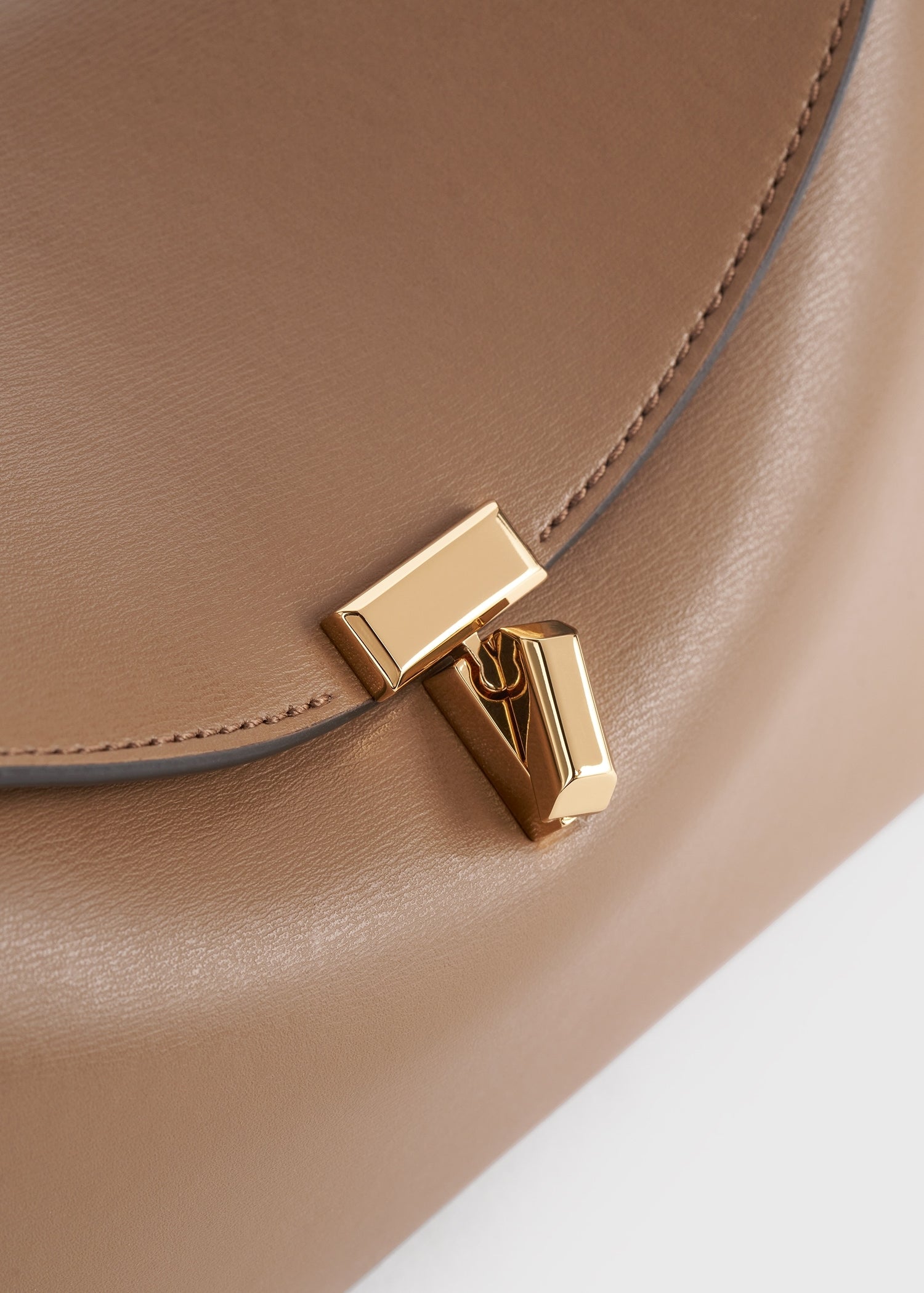 T-lock leather clutch camel