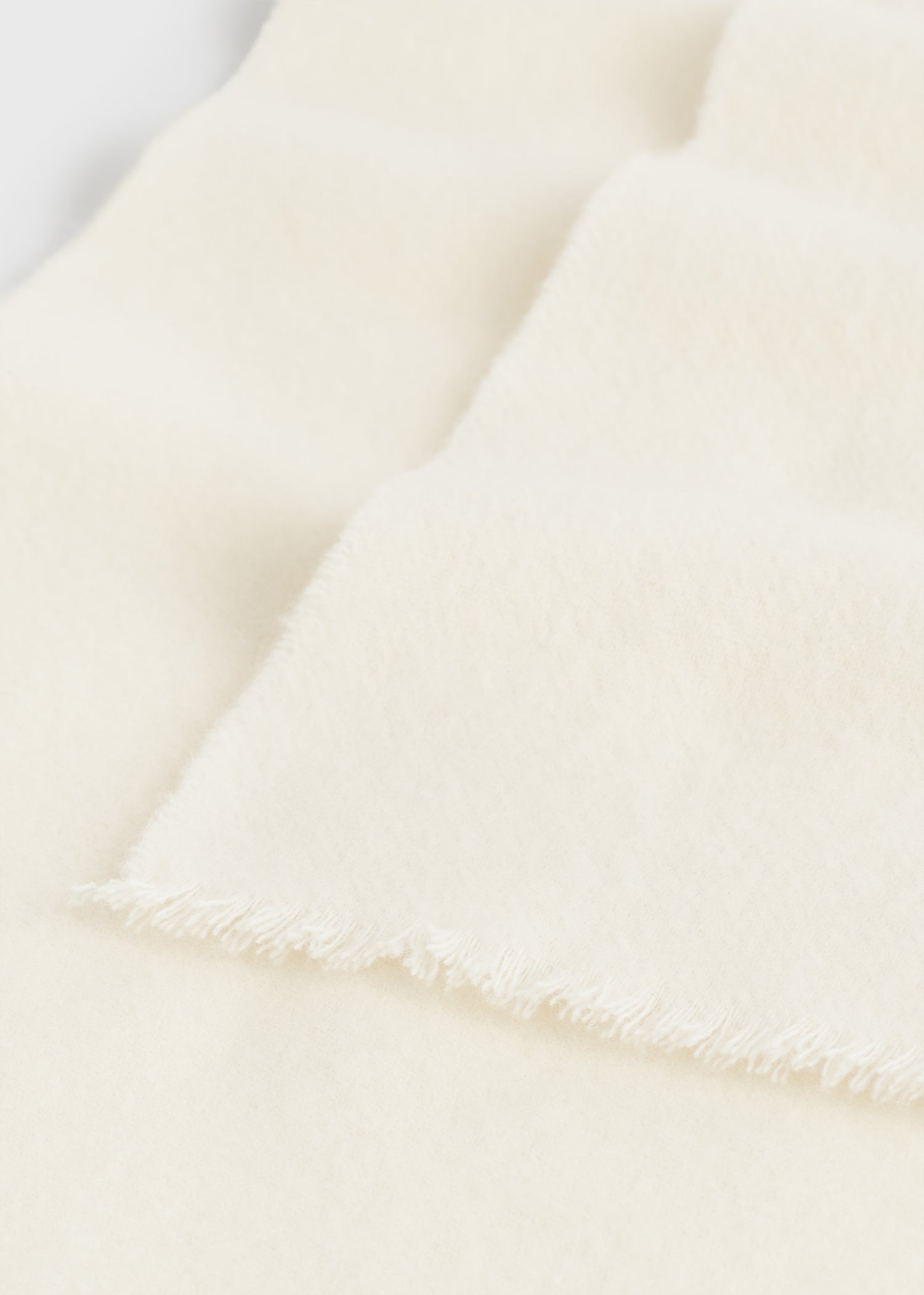 Wide classic wool scarf ivory