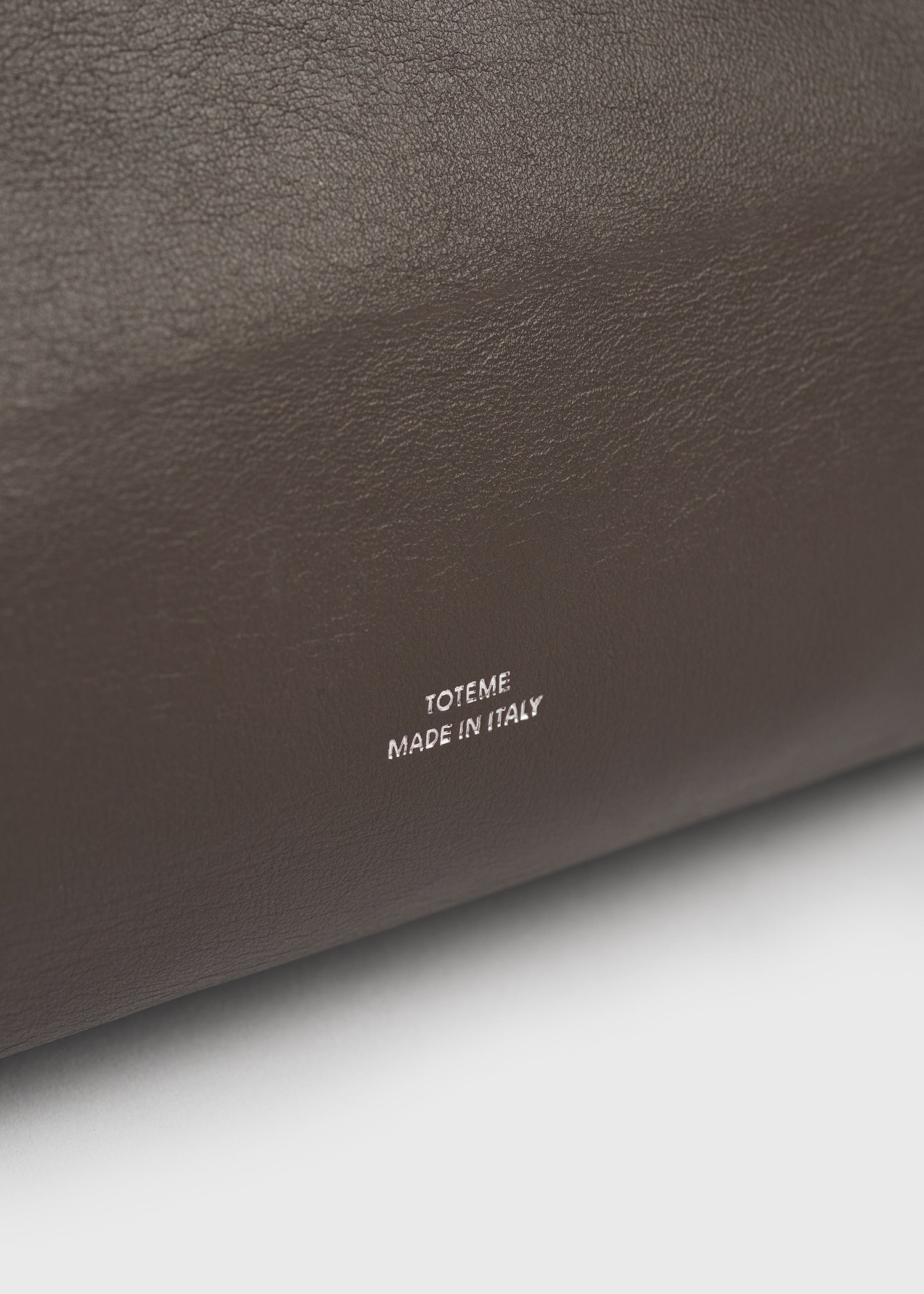 Roam leather tote brown – TOTEME