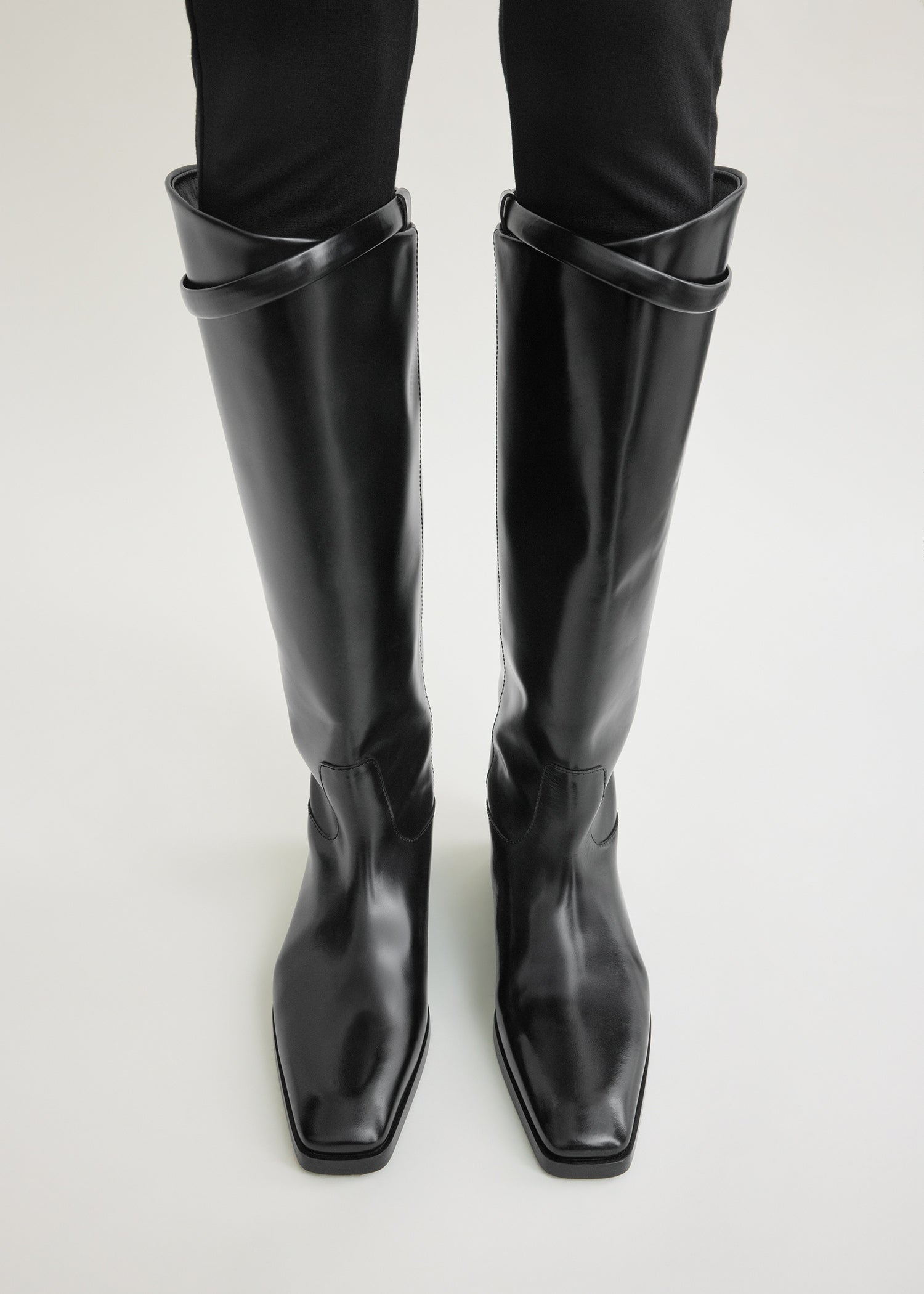 Box-leather riding boots black