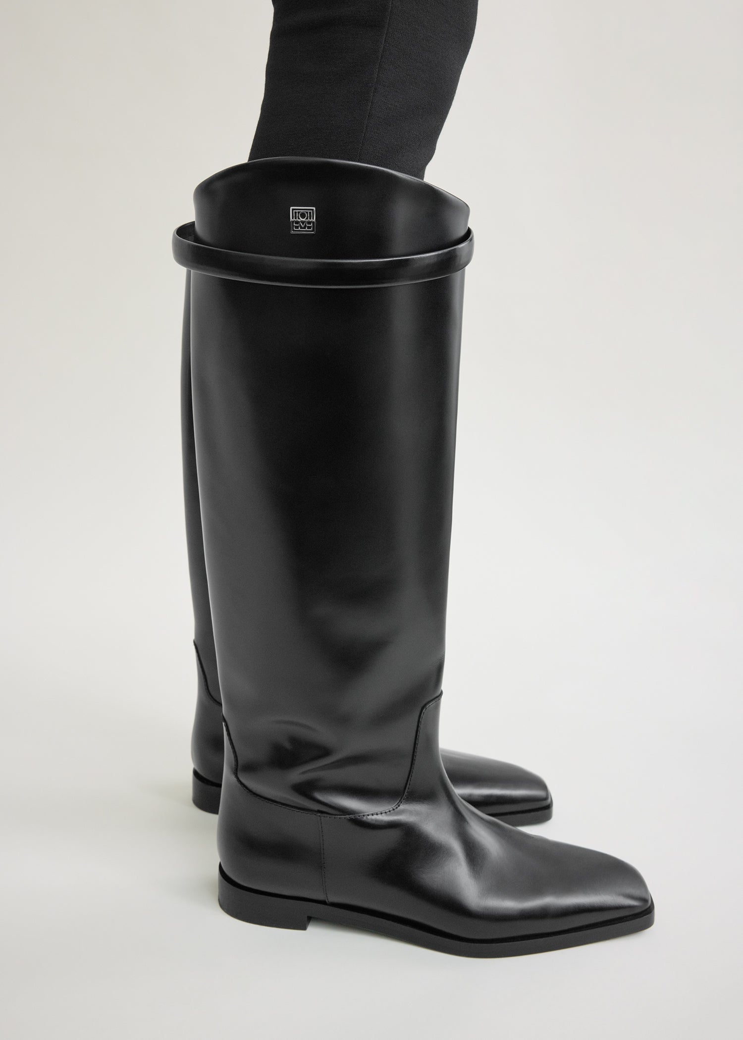 Box-leather riding boots black