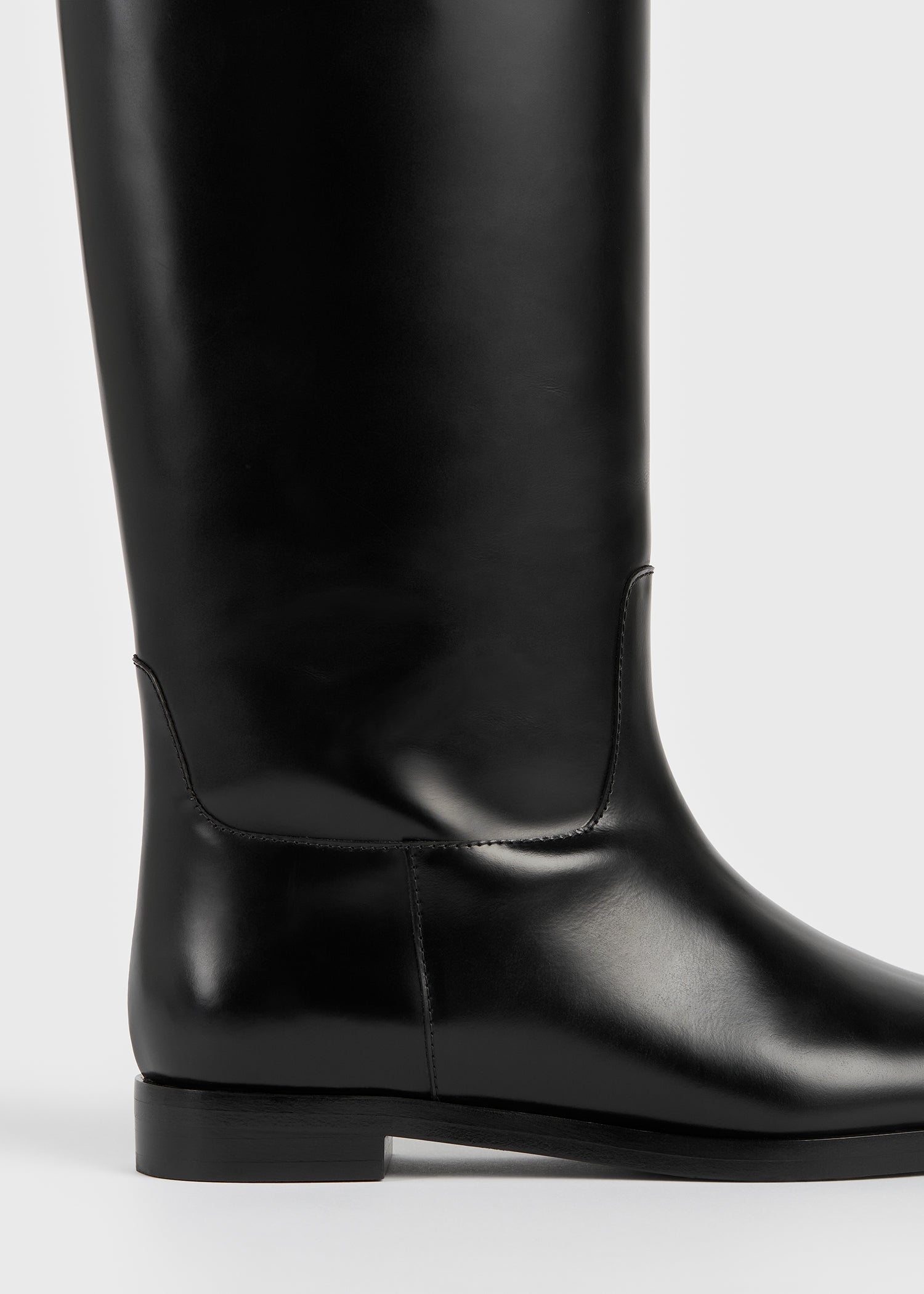 Box-leather riding boots black