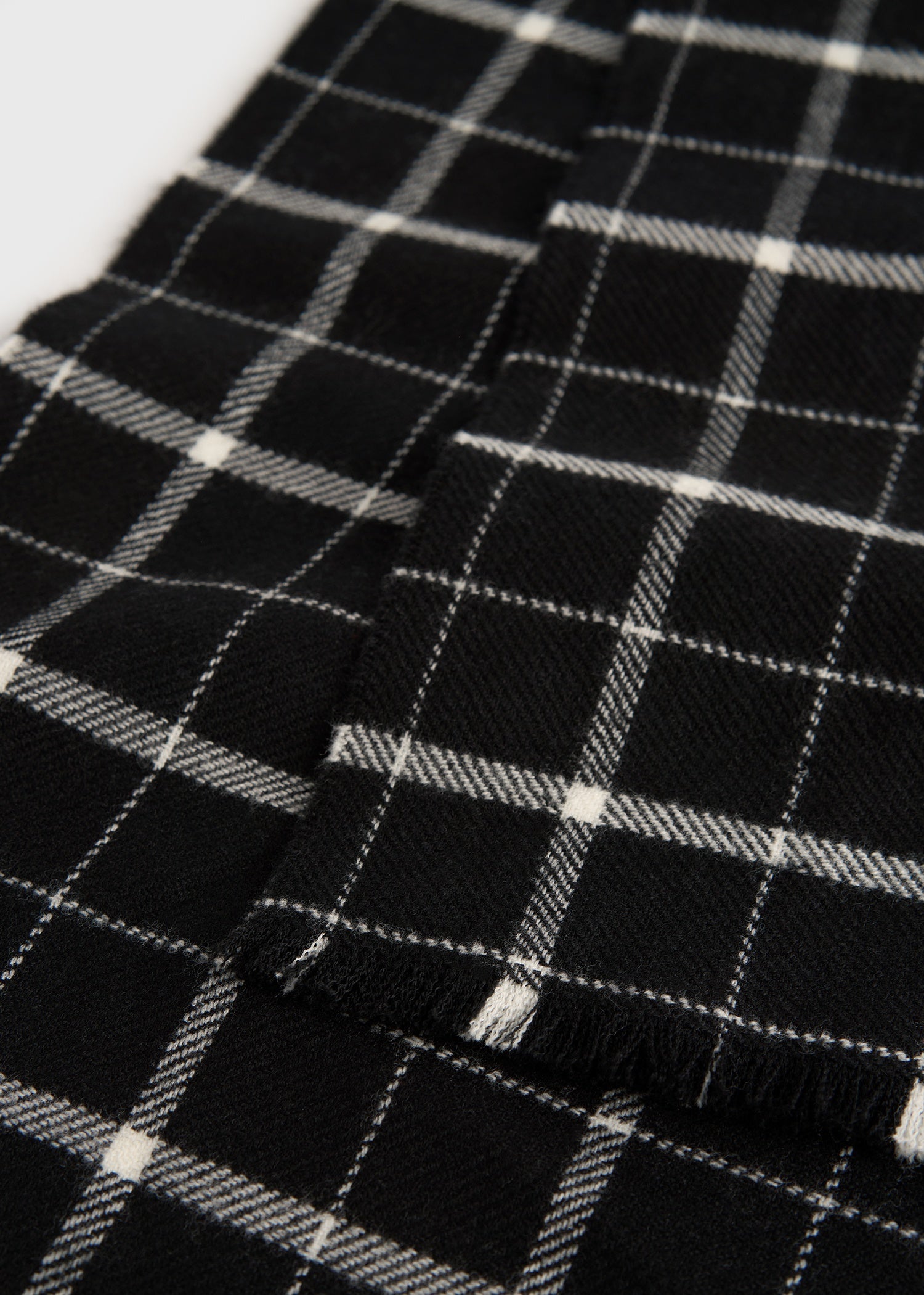 Windowpane scarf black/white