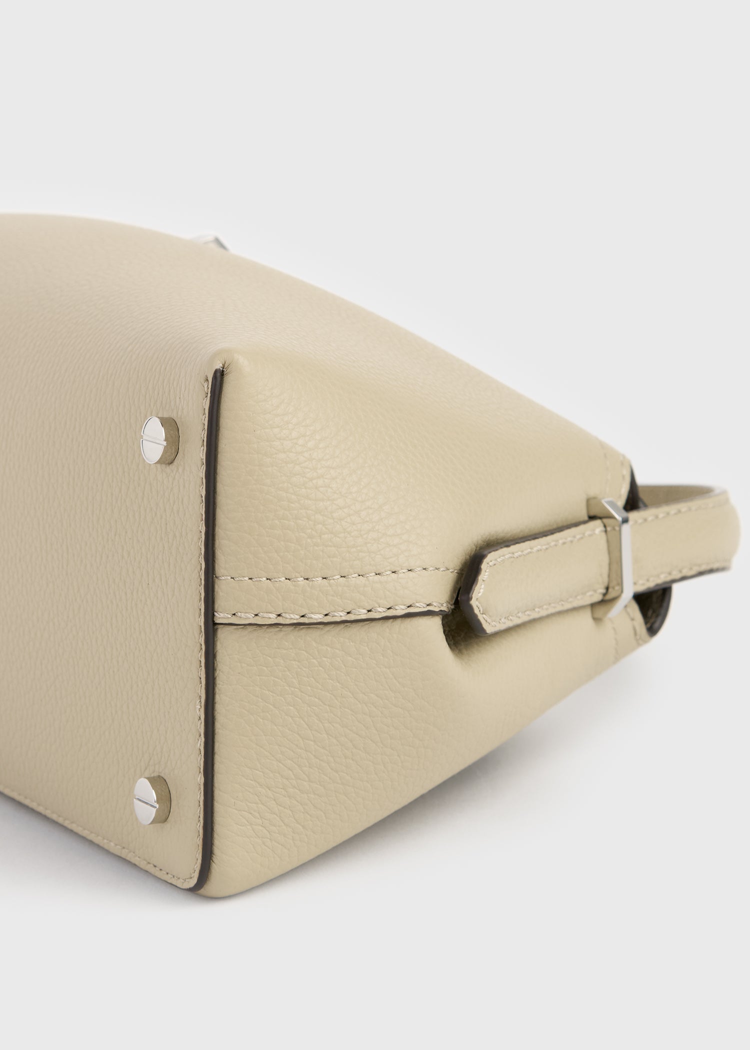 T-lock grained-leather shoulder cashew