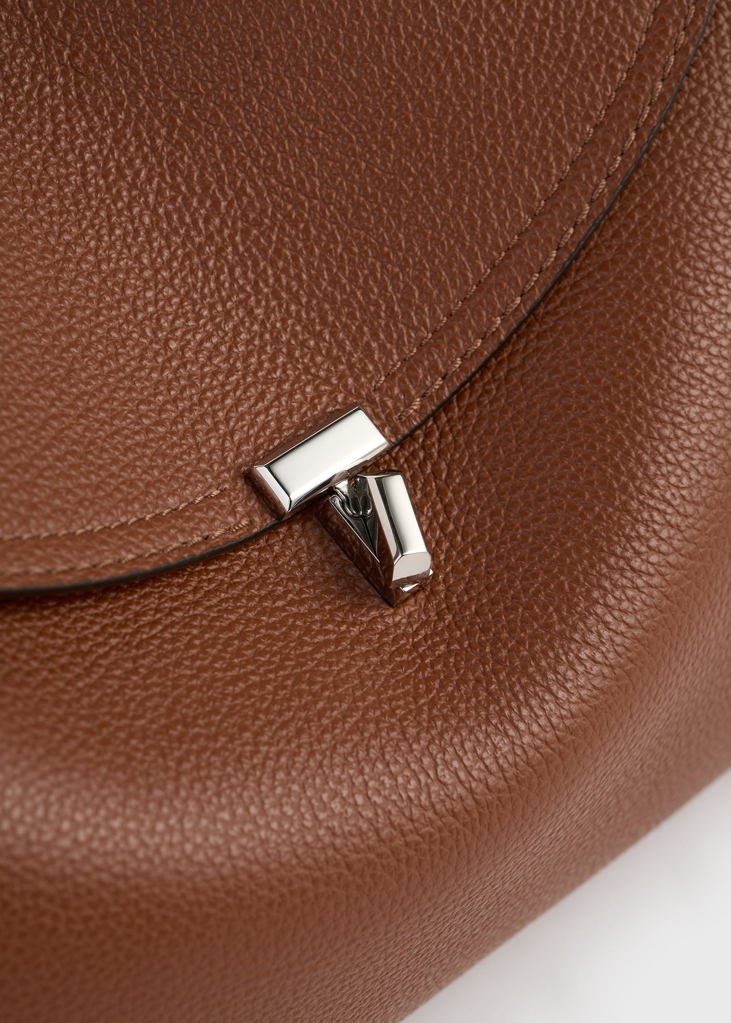 T-lock grained-leather top handle sienna – TOTEME