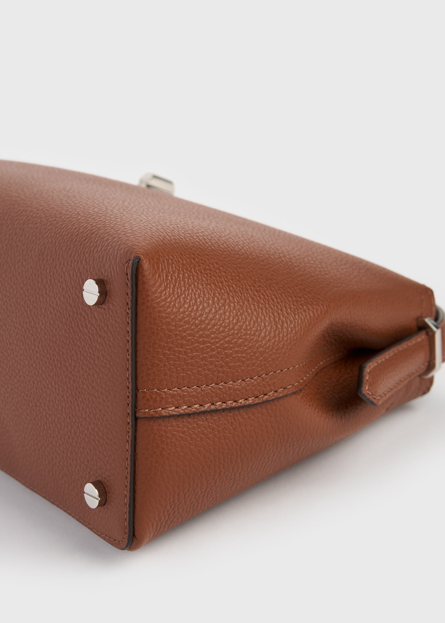 T-lock grained-leather top handle sienna – TOTEME