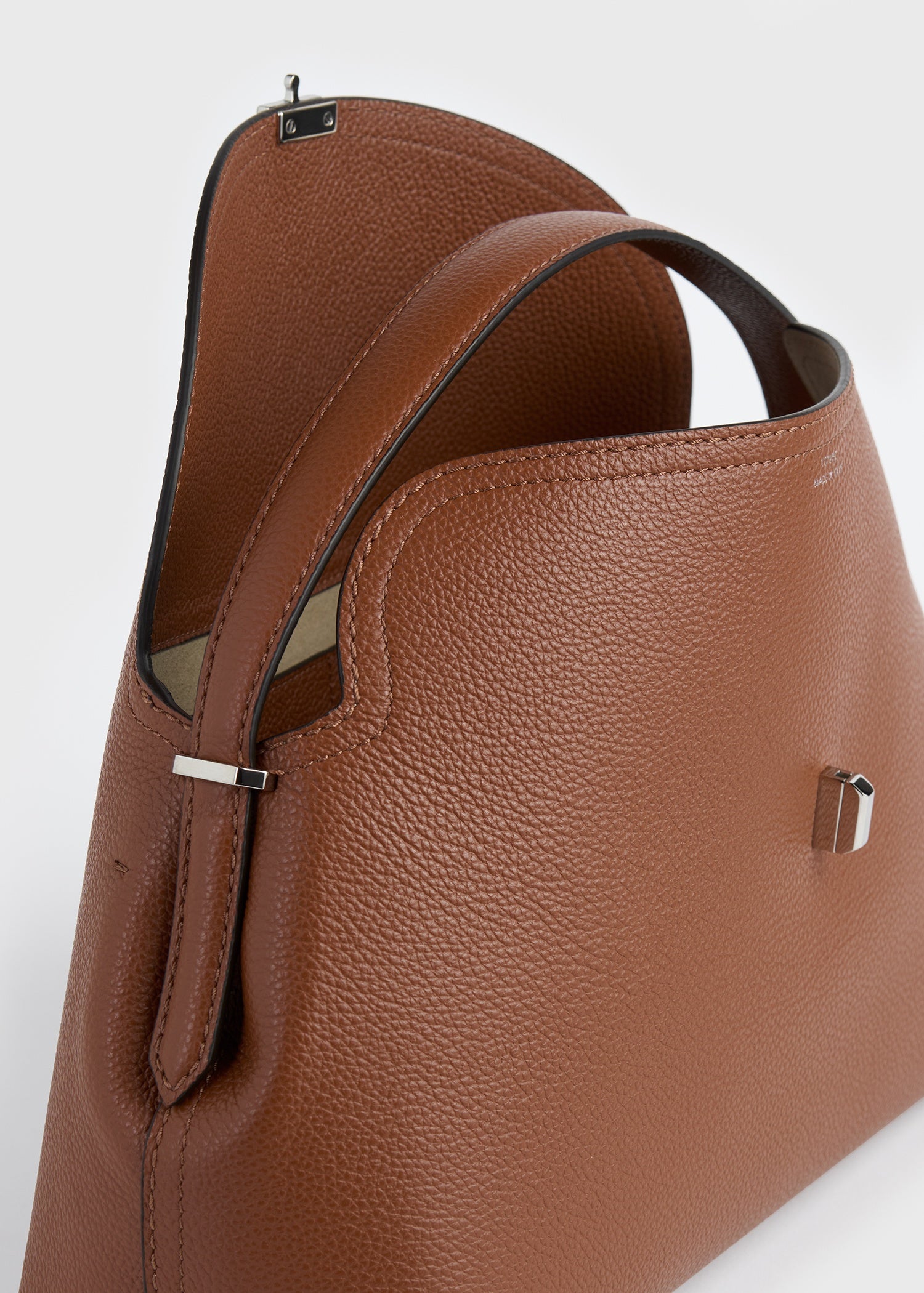 T-lock grained-leather top handle sienna – TOTEME