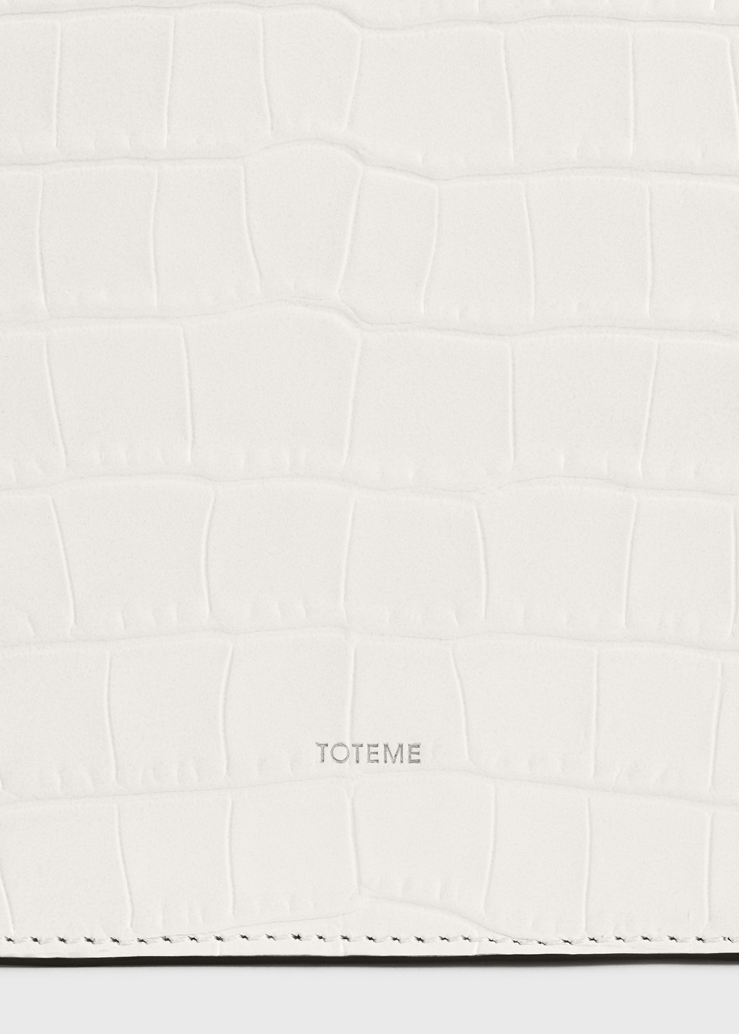 Threefold croco-embossed clutch off-white