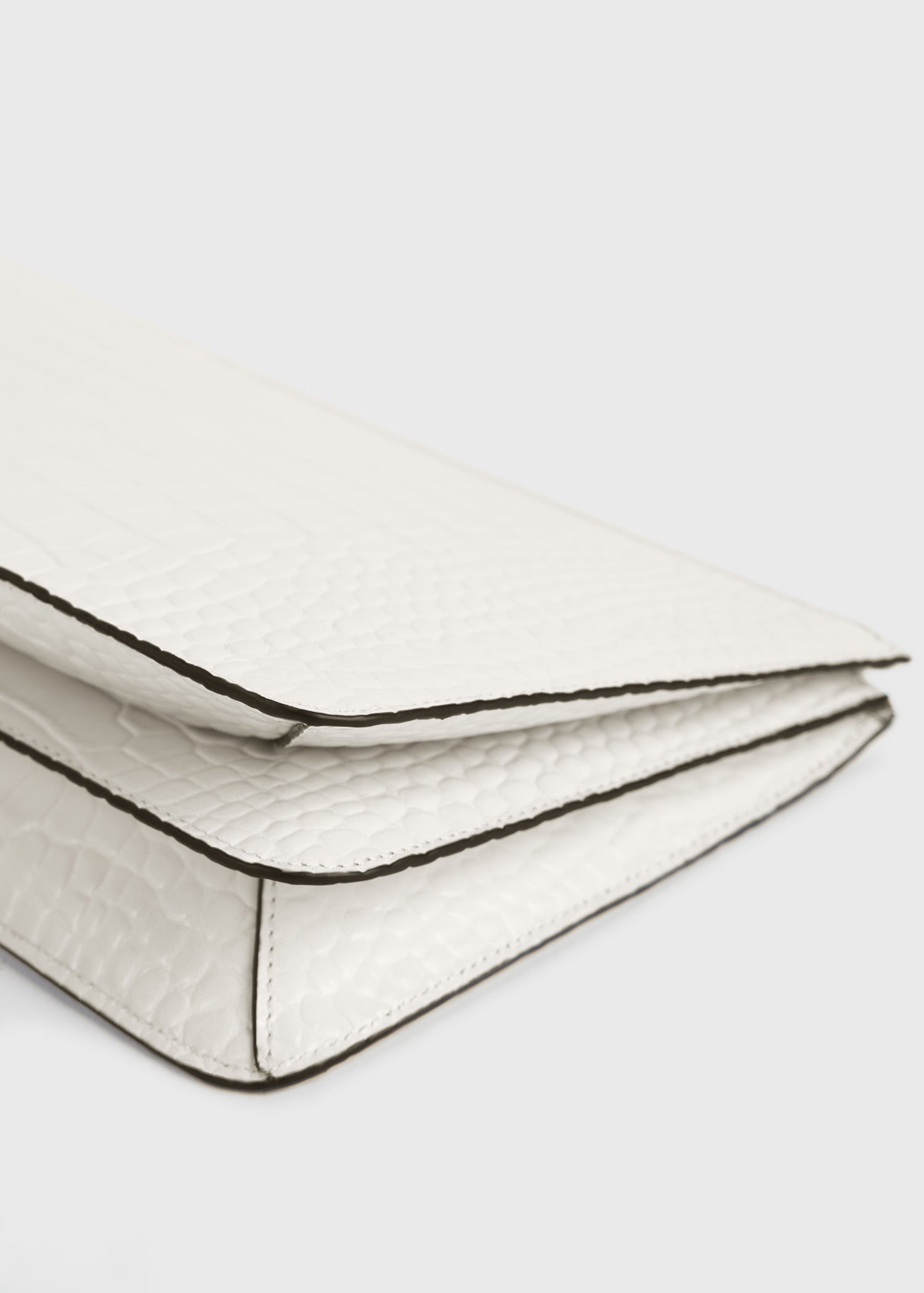 Threefold croco-embossed clutch off-white