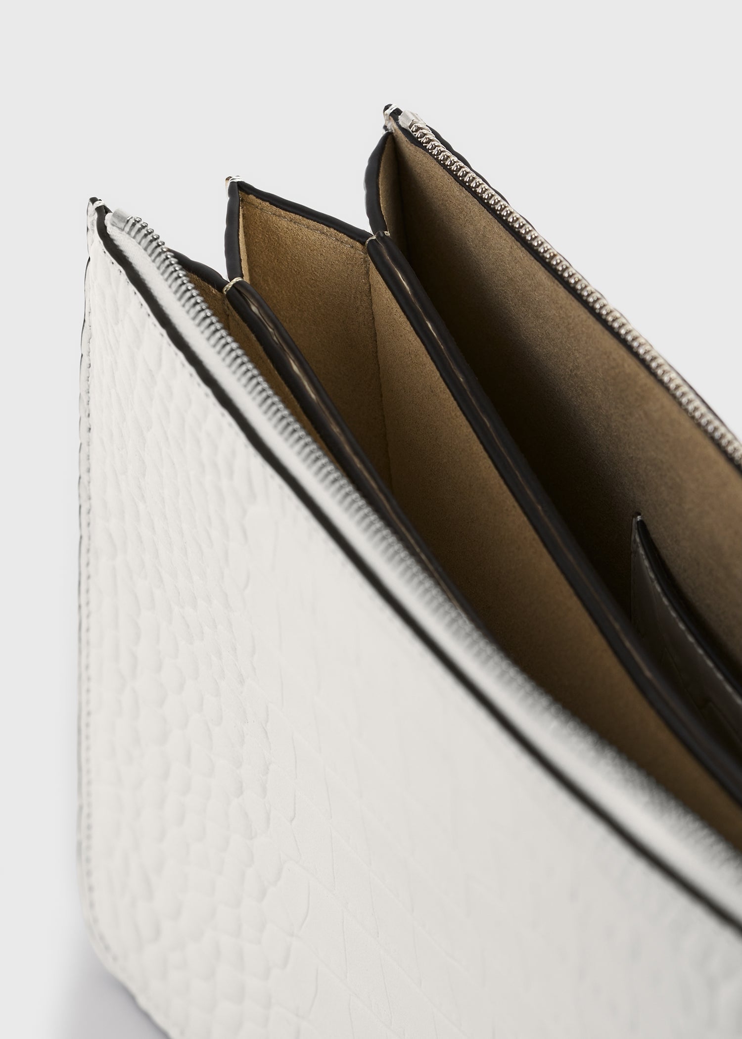 Threefold croco-embossed clutch off-white