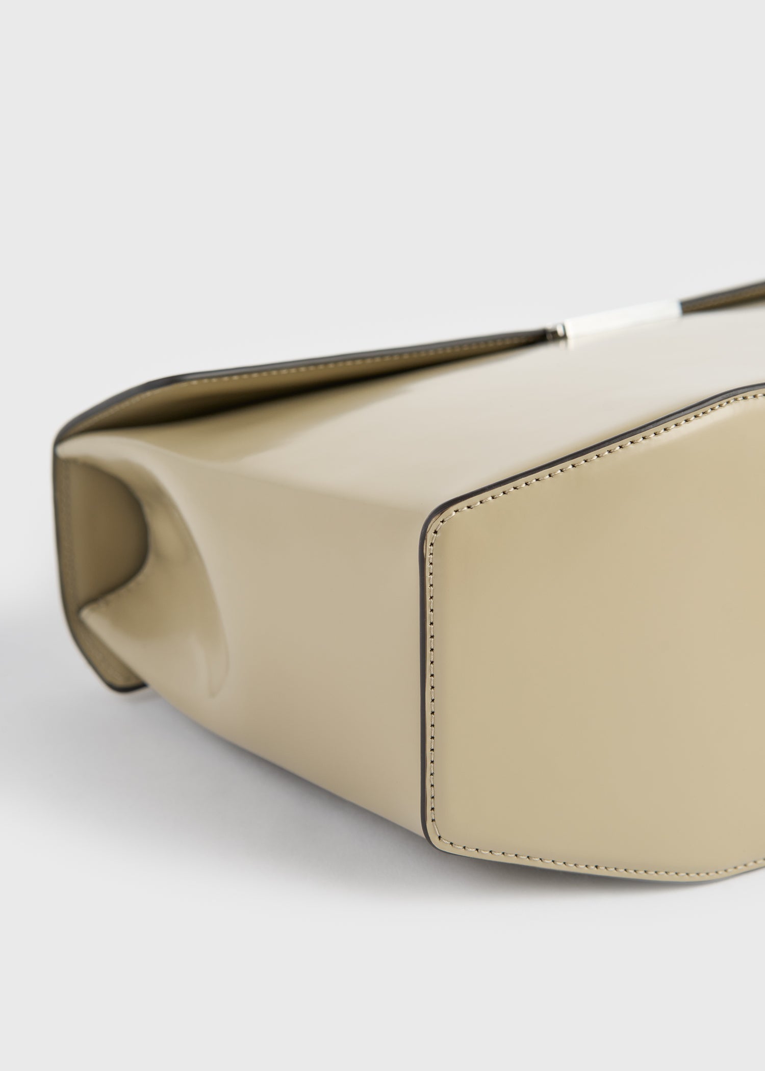 Clip polished-leather top handle cashew