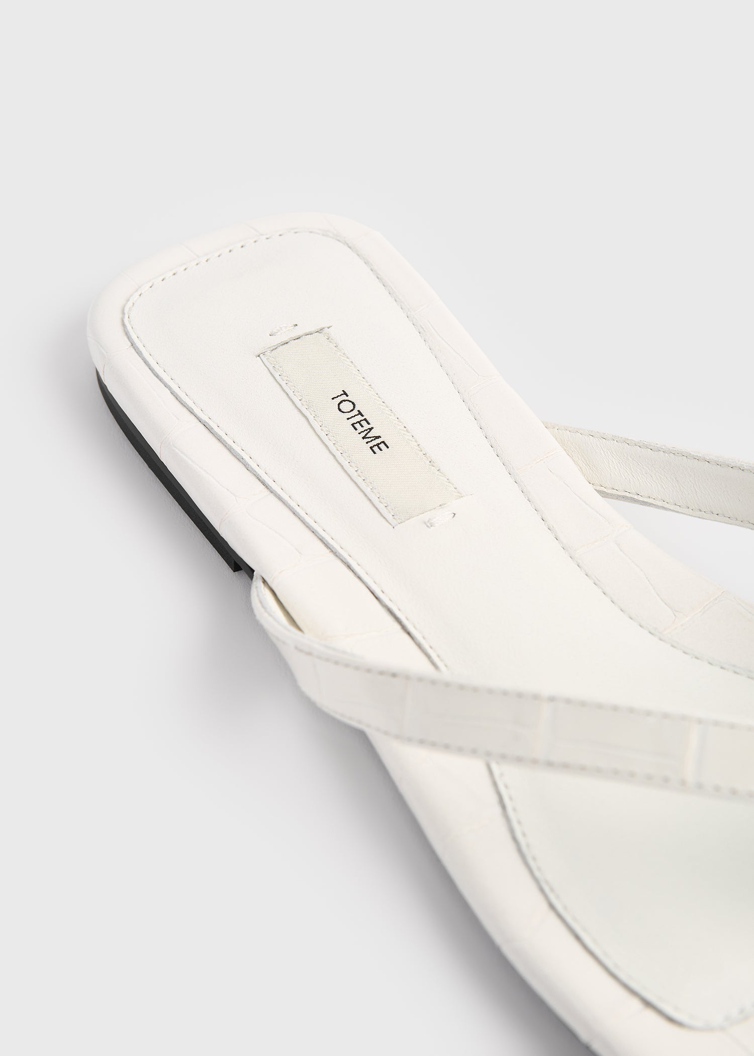 Croco-embossed flip flops off-white