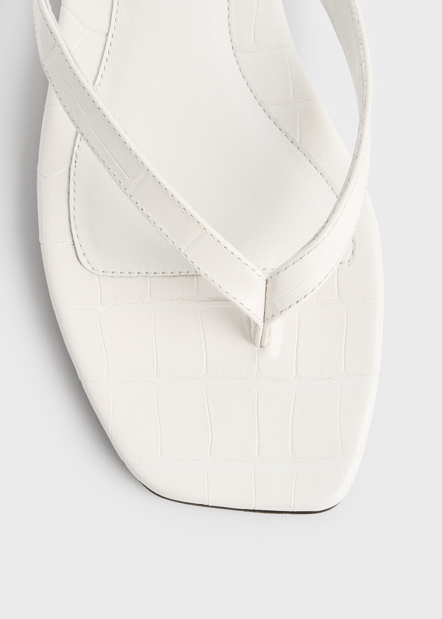 Croco-embossed flip flops off-white