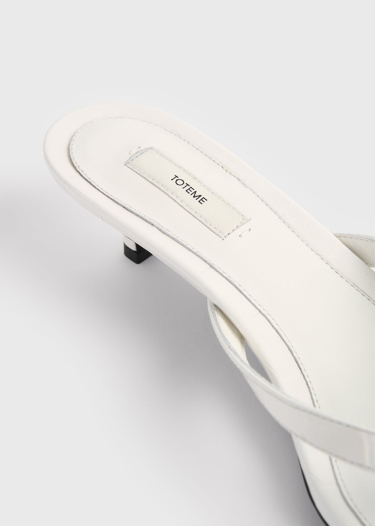 Croco-embossed heeled flip flops off-white