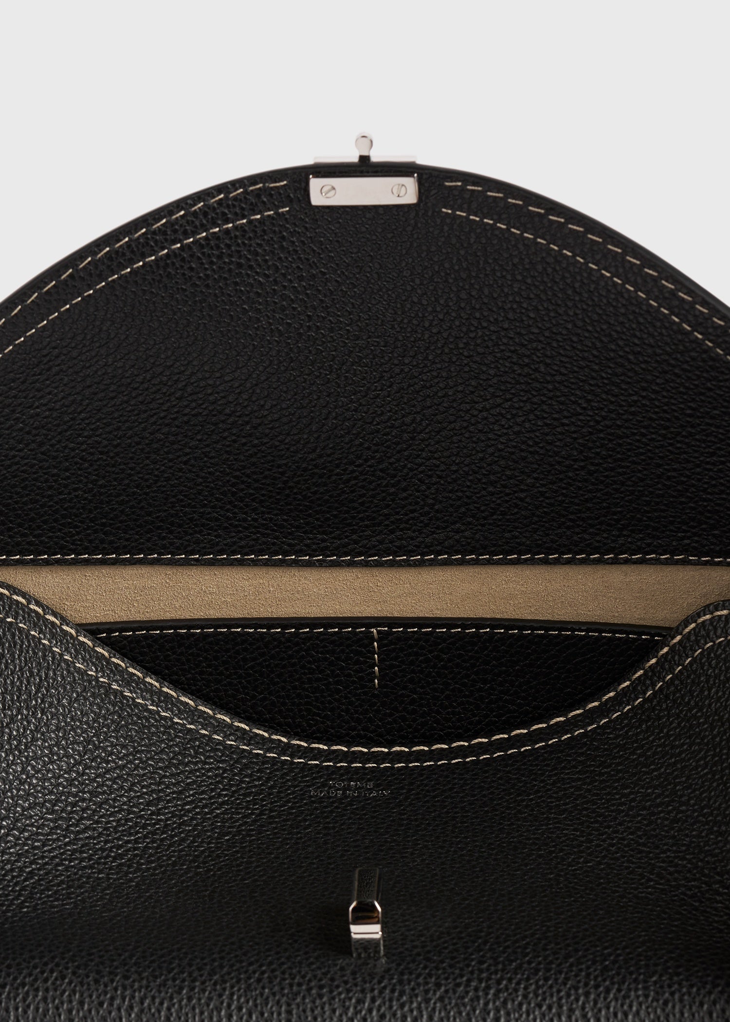 T-lock grained-leather shoulder black – TOTEME