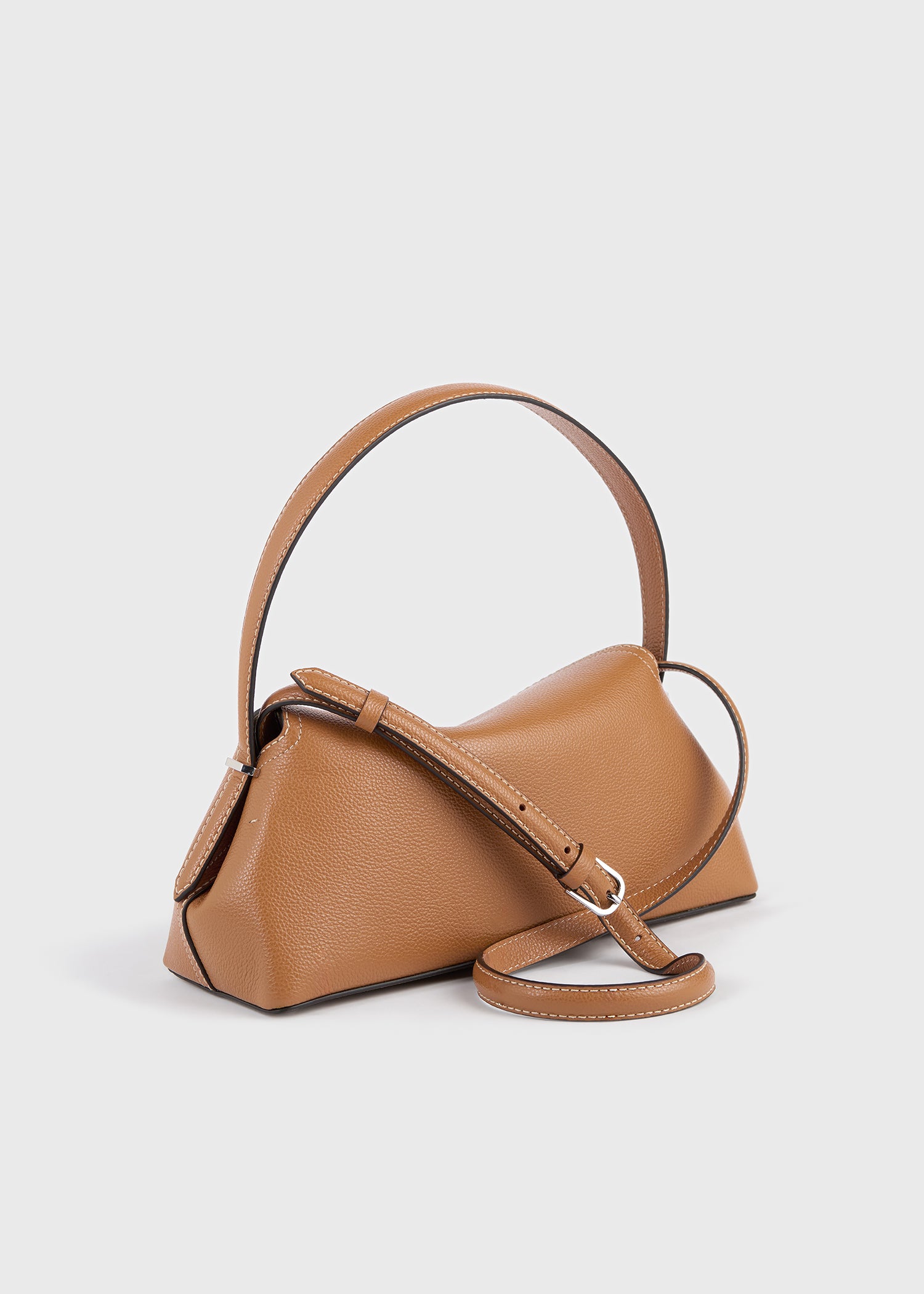 T-lock grained-leather shoulder tan – TOTEME