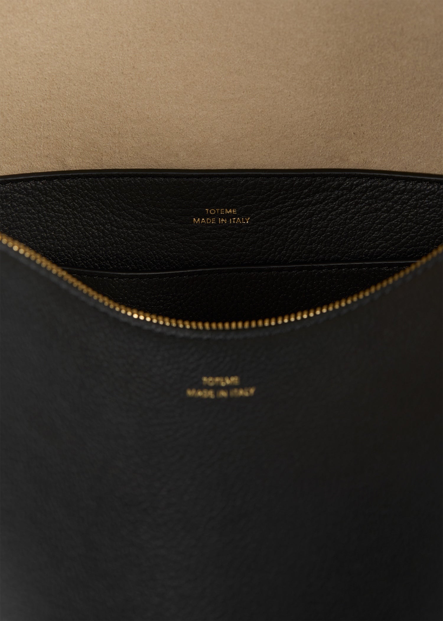 Medium Bevel grained-leather bag black