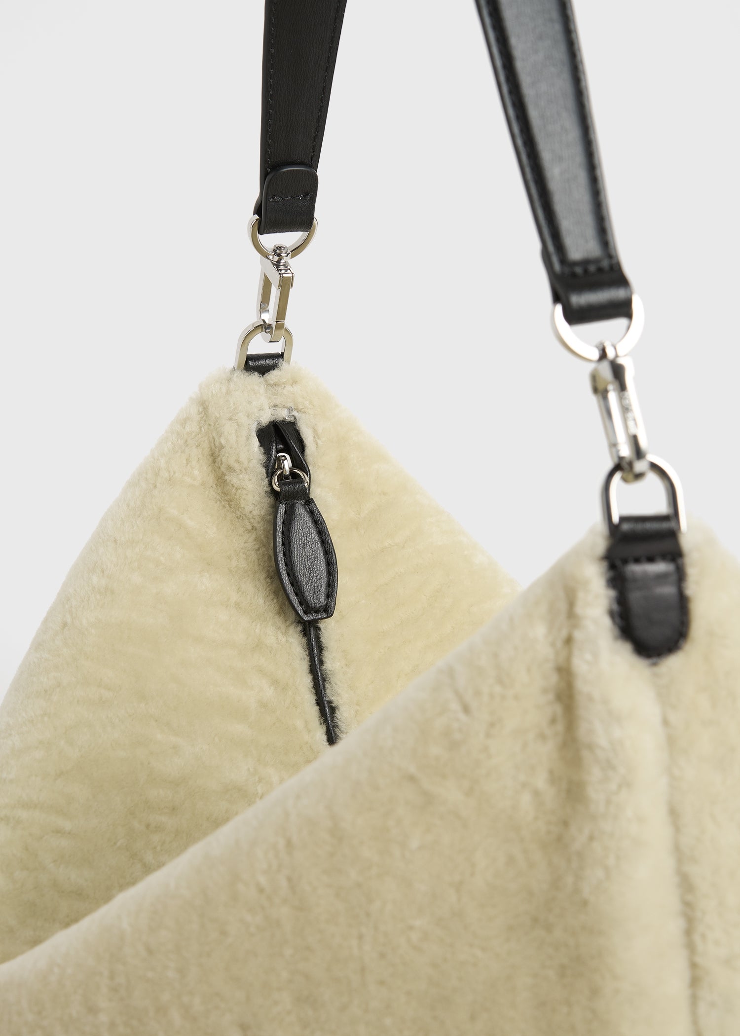 Medium Bevel shearling bag beige