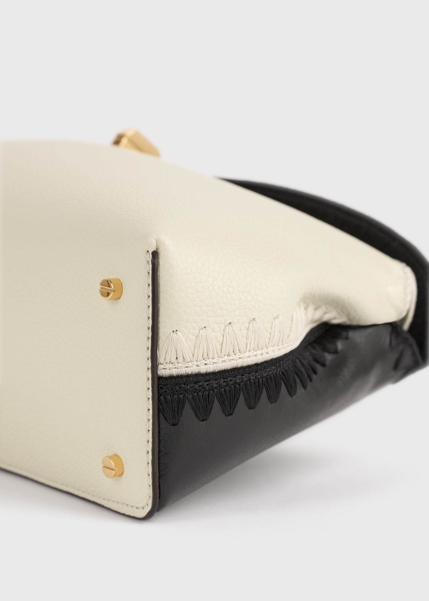 T-lock embroidered leather clutch black/milk