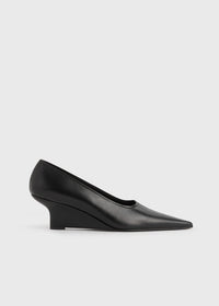 Sharp nappa wedge pumps black