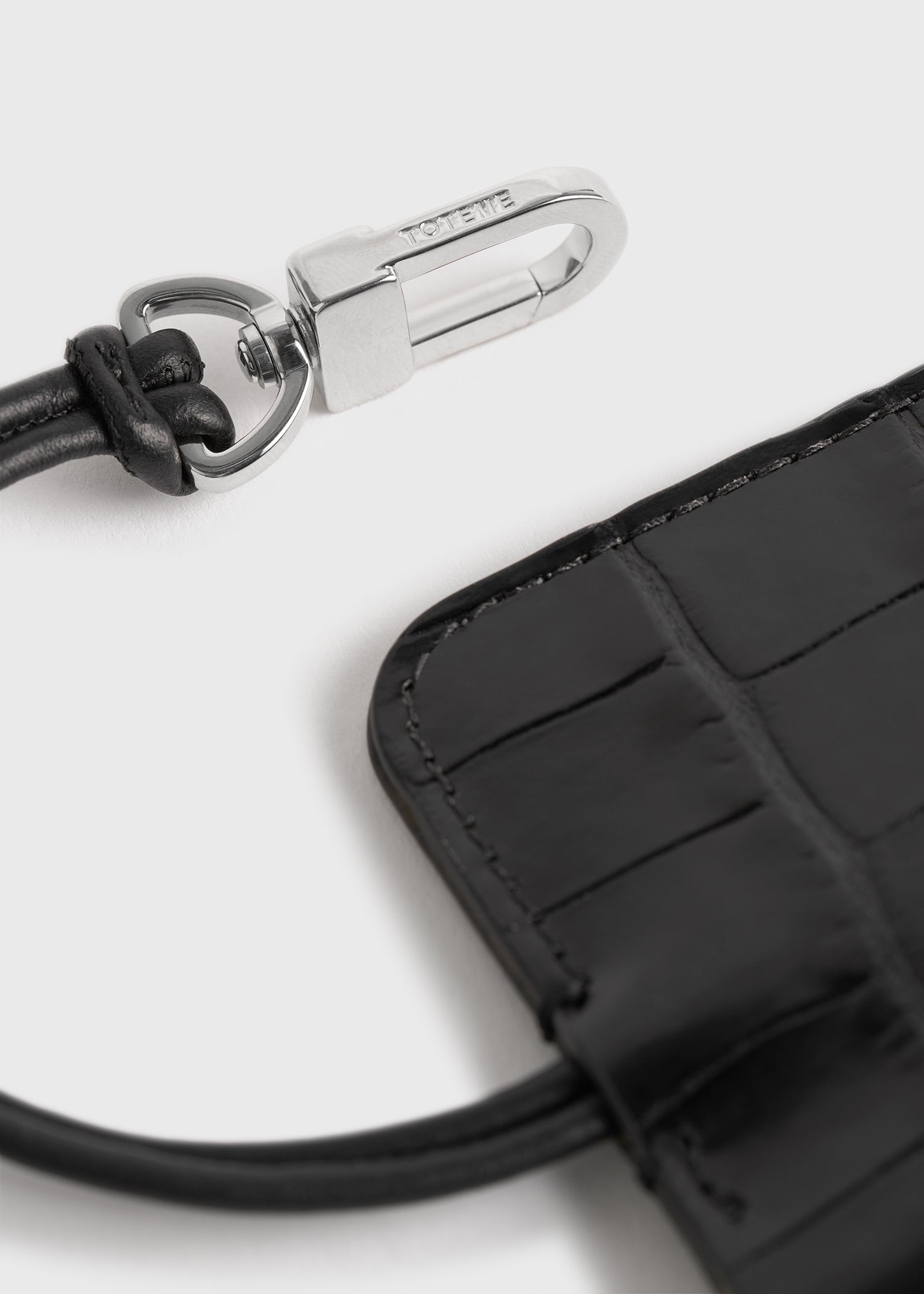 Croco-embossed keyring black