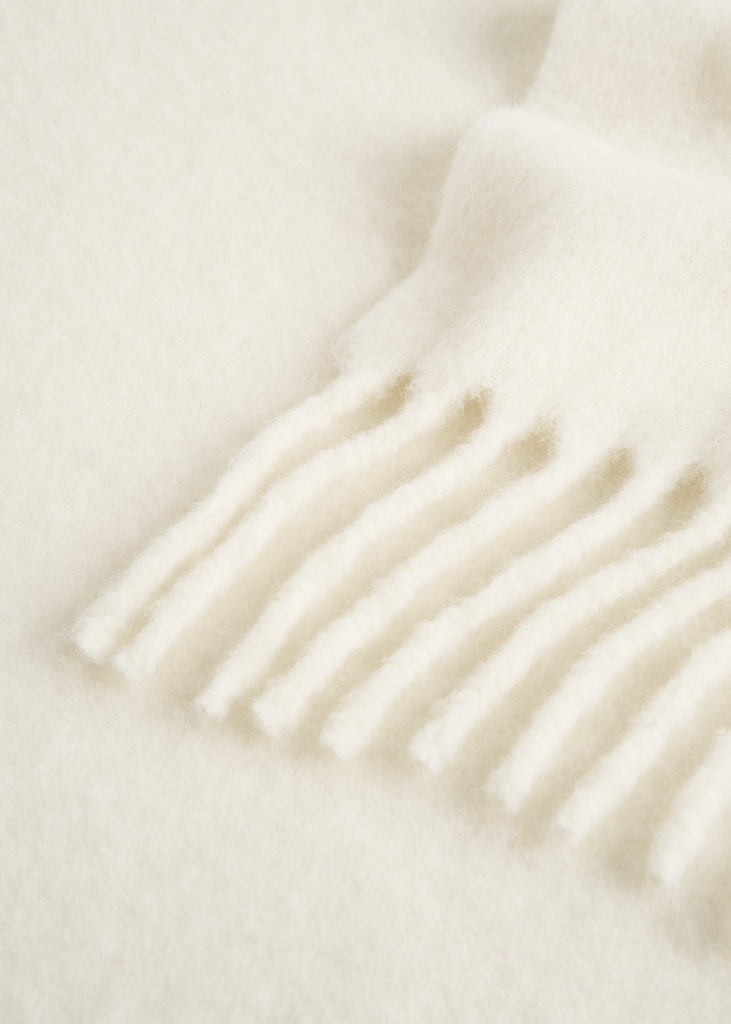 Fuzzy scarf off-white