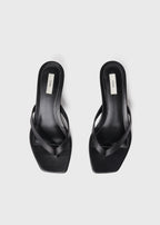 Leather heeled flip flops black