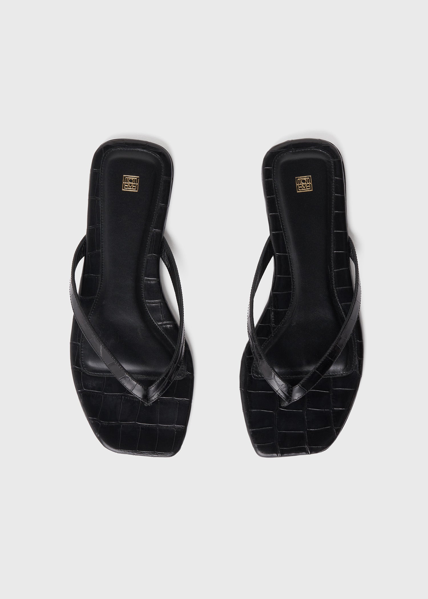 Croco-embossed flip flops black