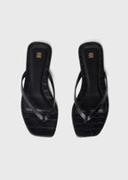 Croco-embossed flip flops black