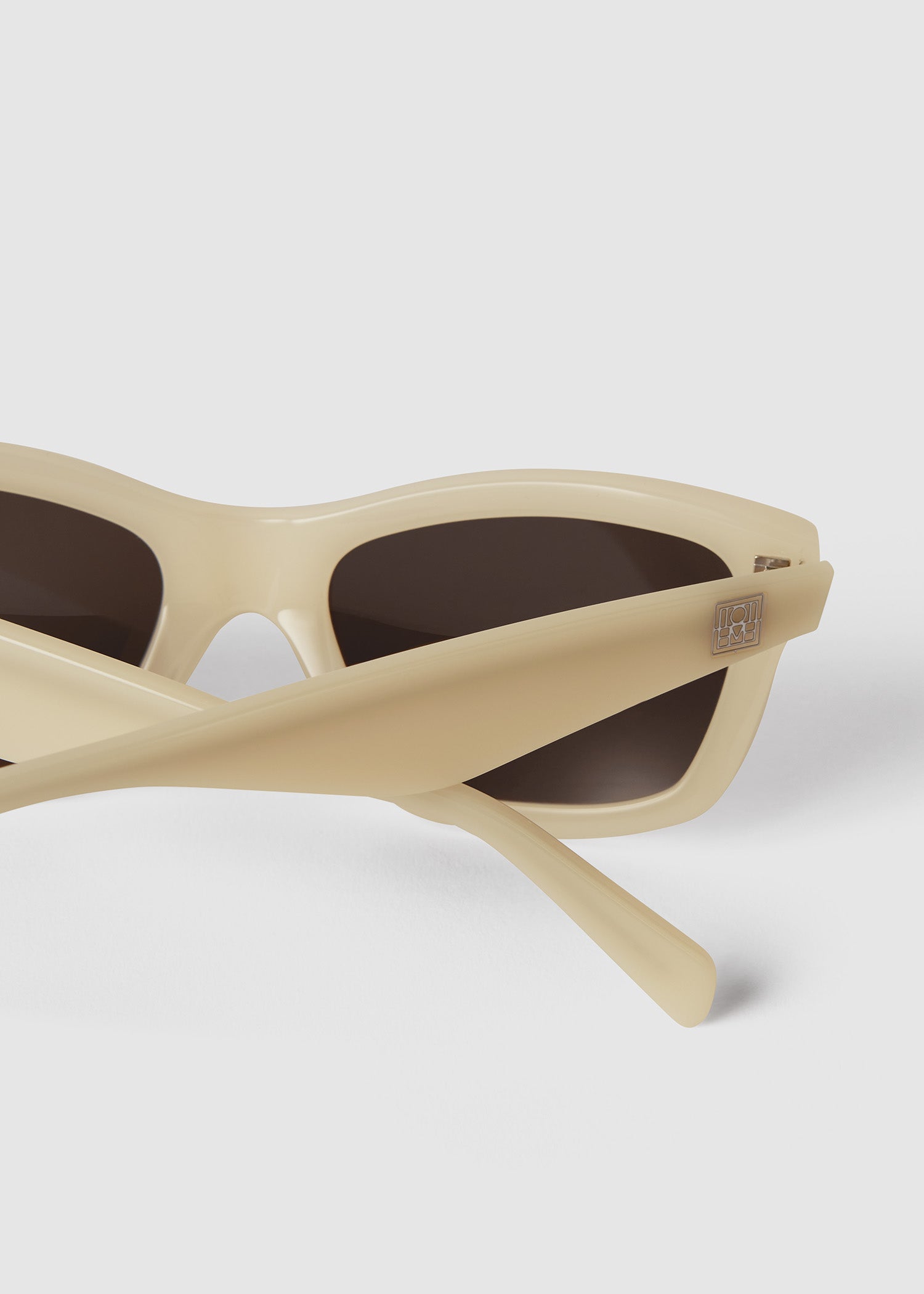 Classic sunglasses bone