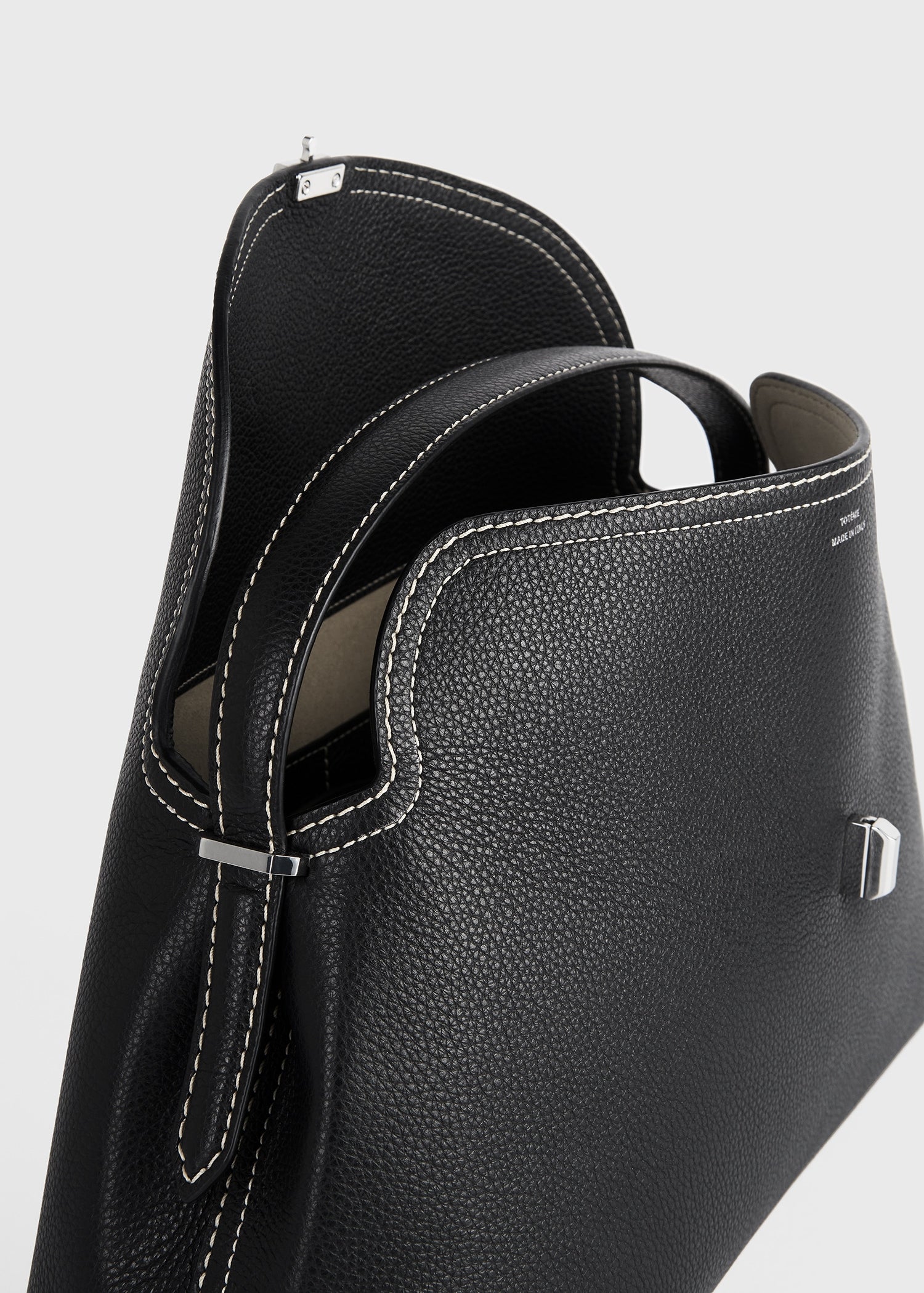 T-lock grained-leather top handle black – TOTEME