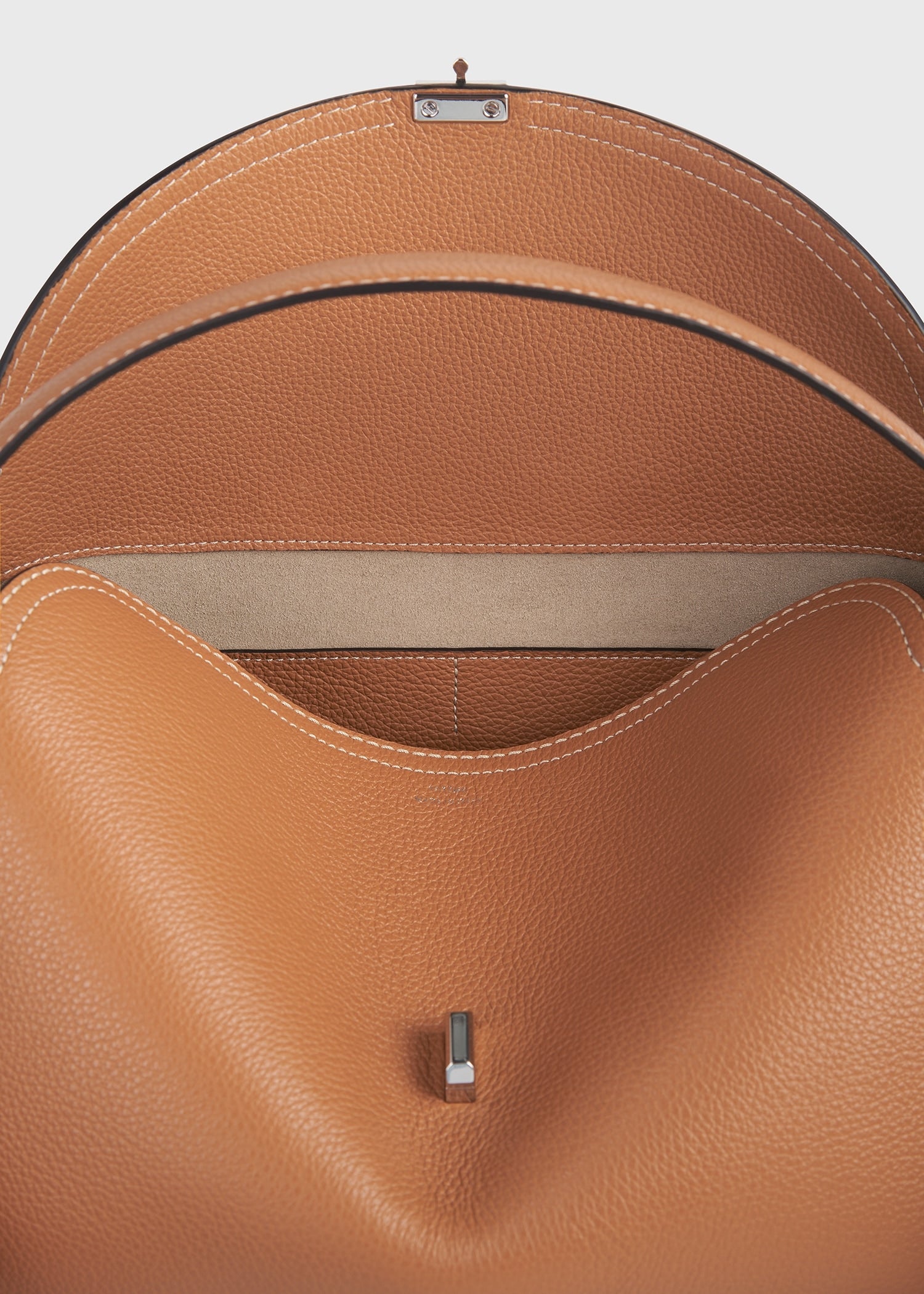T-lock grained-leather top handle tan – TOTEME
