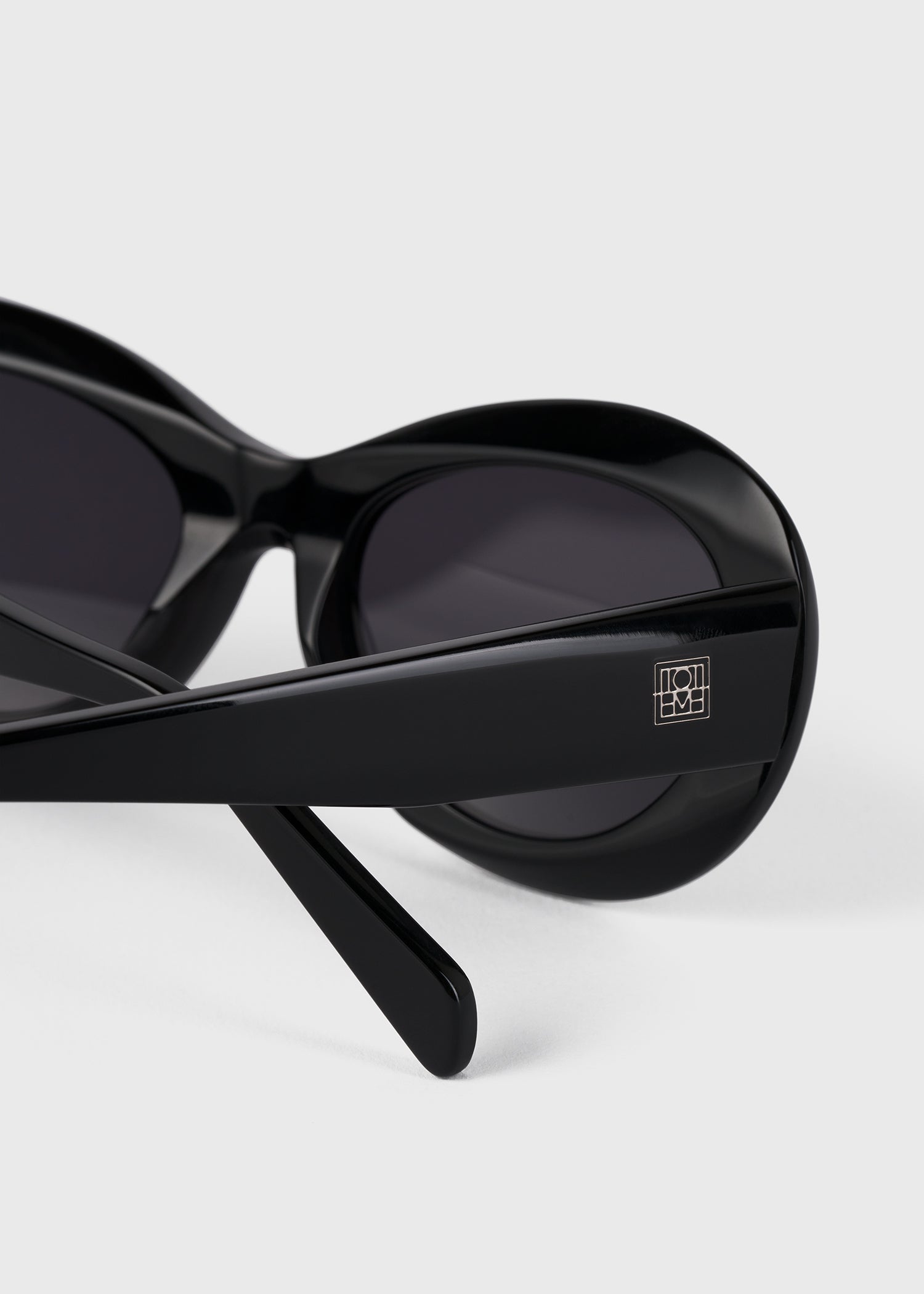 Oval sunglasses black